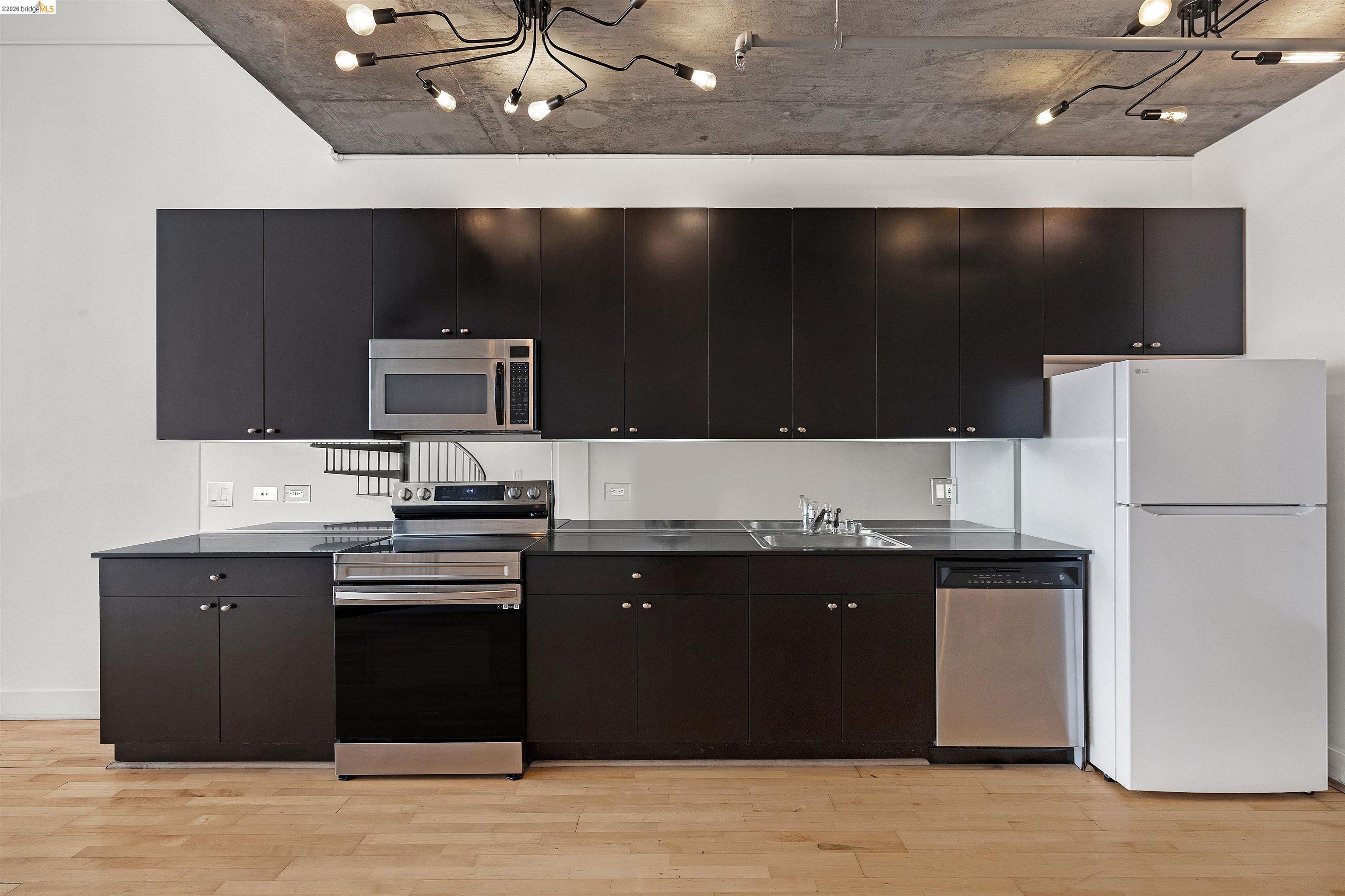 311 Oak St 842