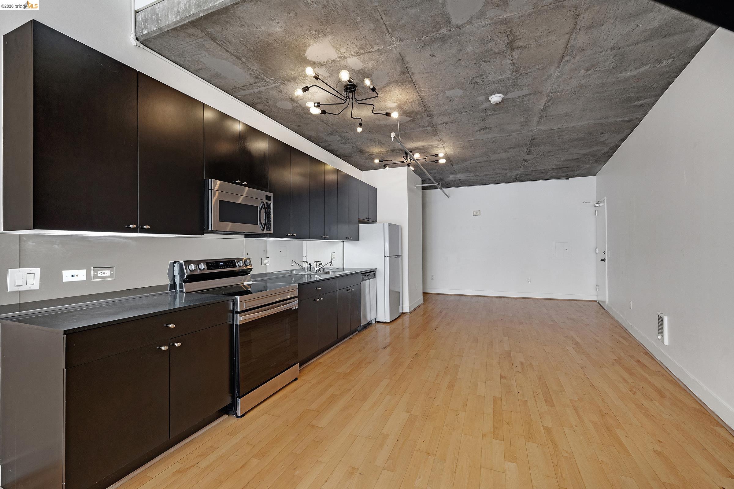 311 Oak St 842