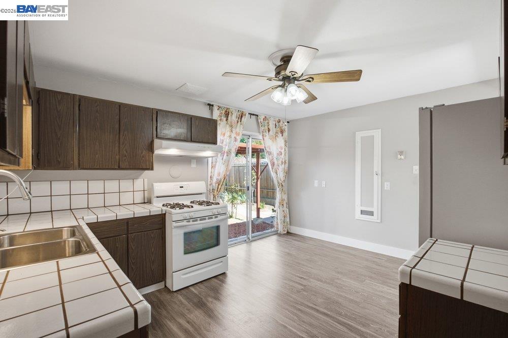 33612 8Th St, Union City CA 94587 — photo 9