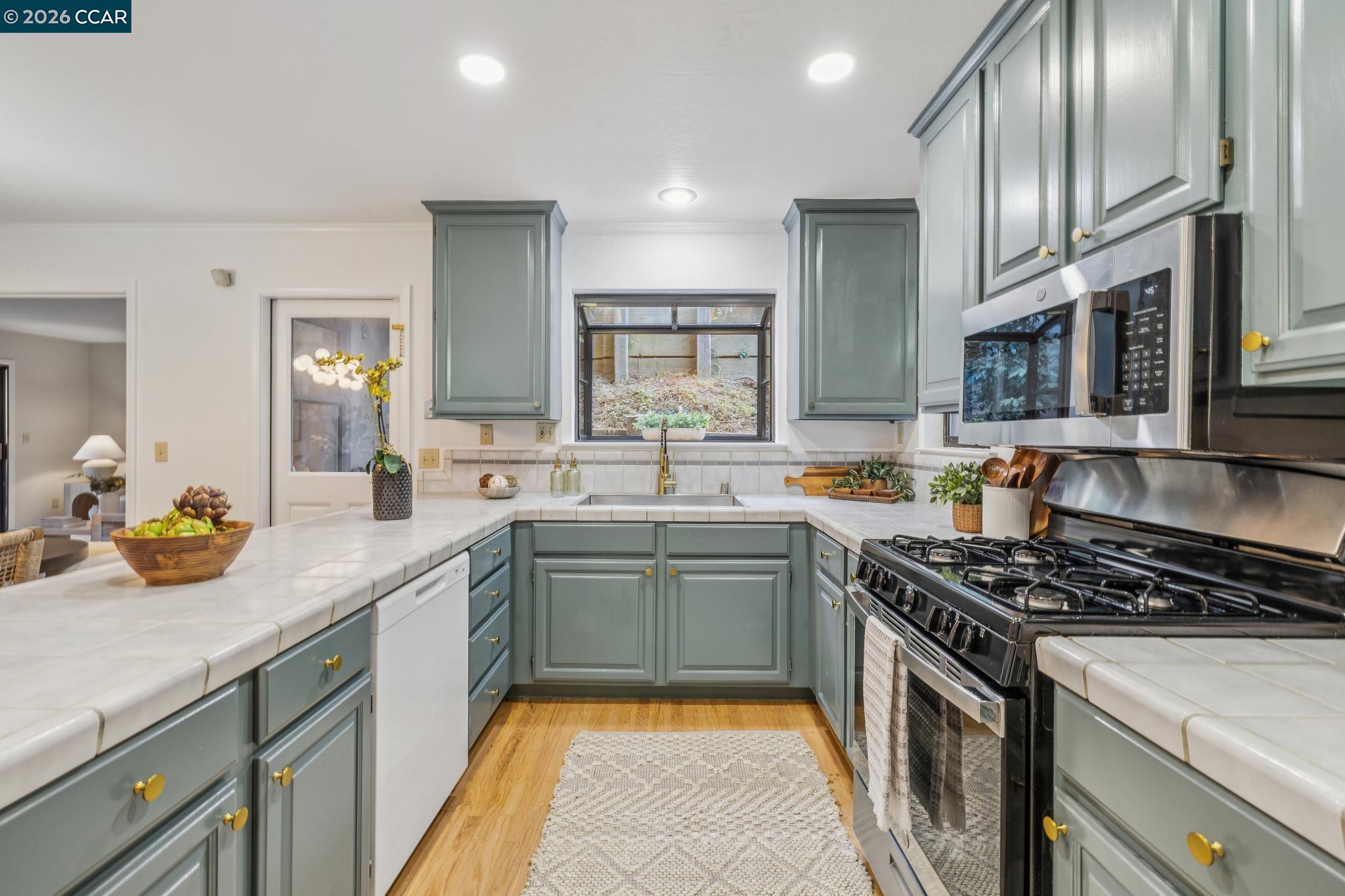 6480 Oakwood Dr, Oakland CA 94611 — photo 13