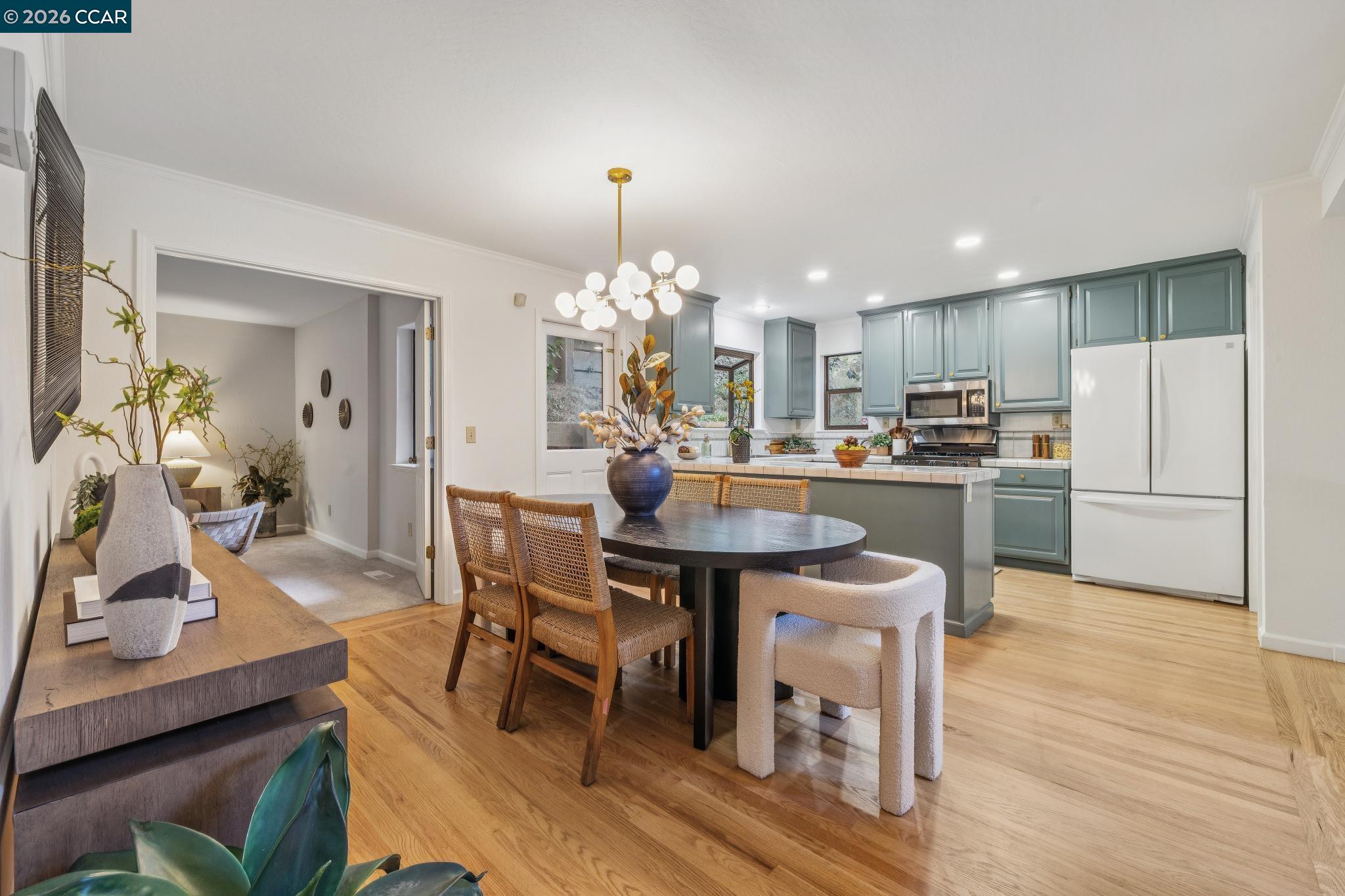 6480 Oakwood Dr, Oakland CA 94611 — photo 9