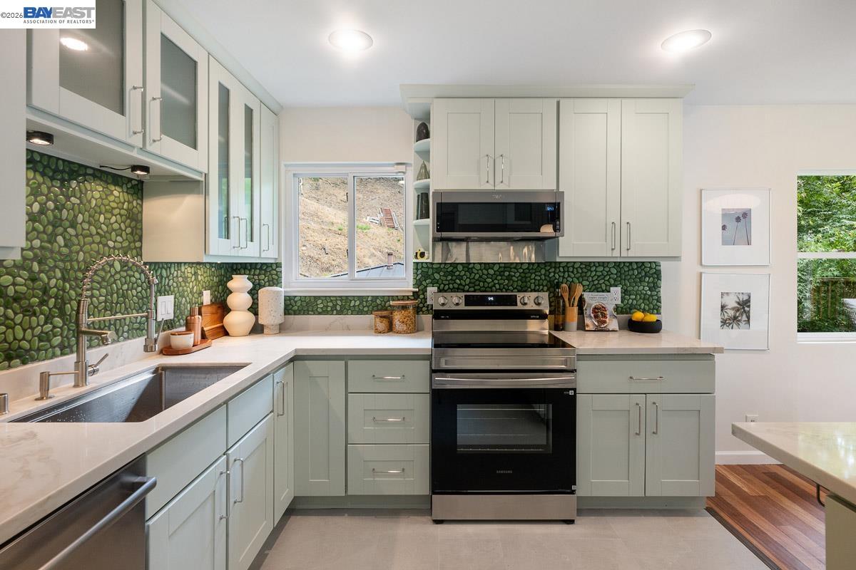 6625 Thornhill Dr, Oakland CA 94611 — photo 11
