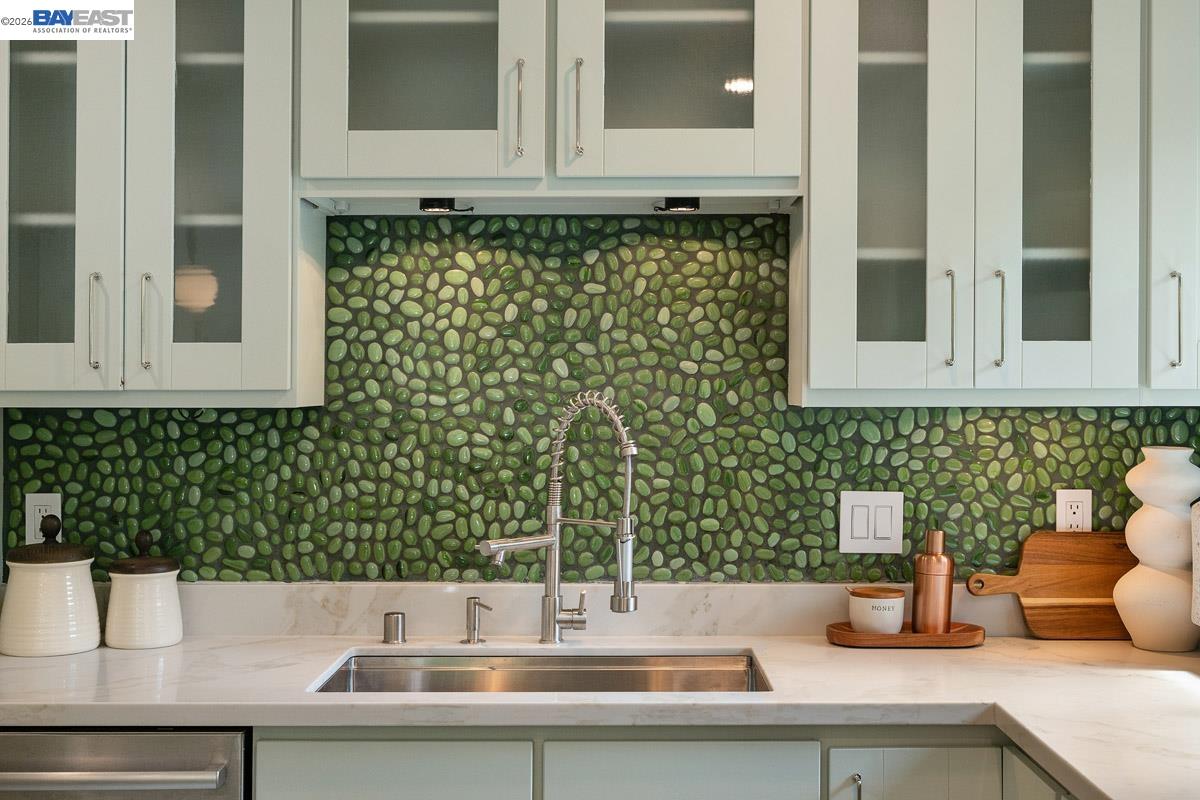 6625 Thornhill Dr, Oakland CA 94611 — photo 14