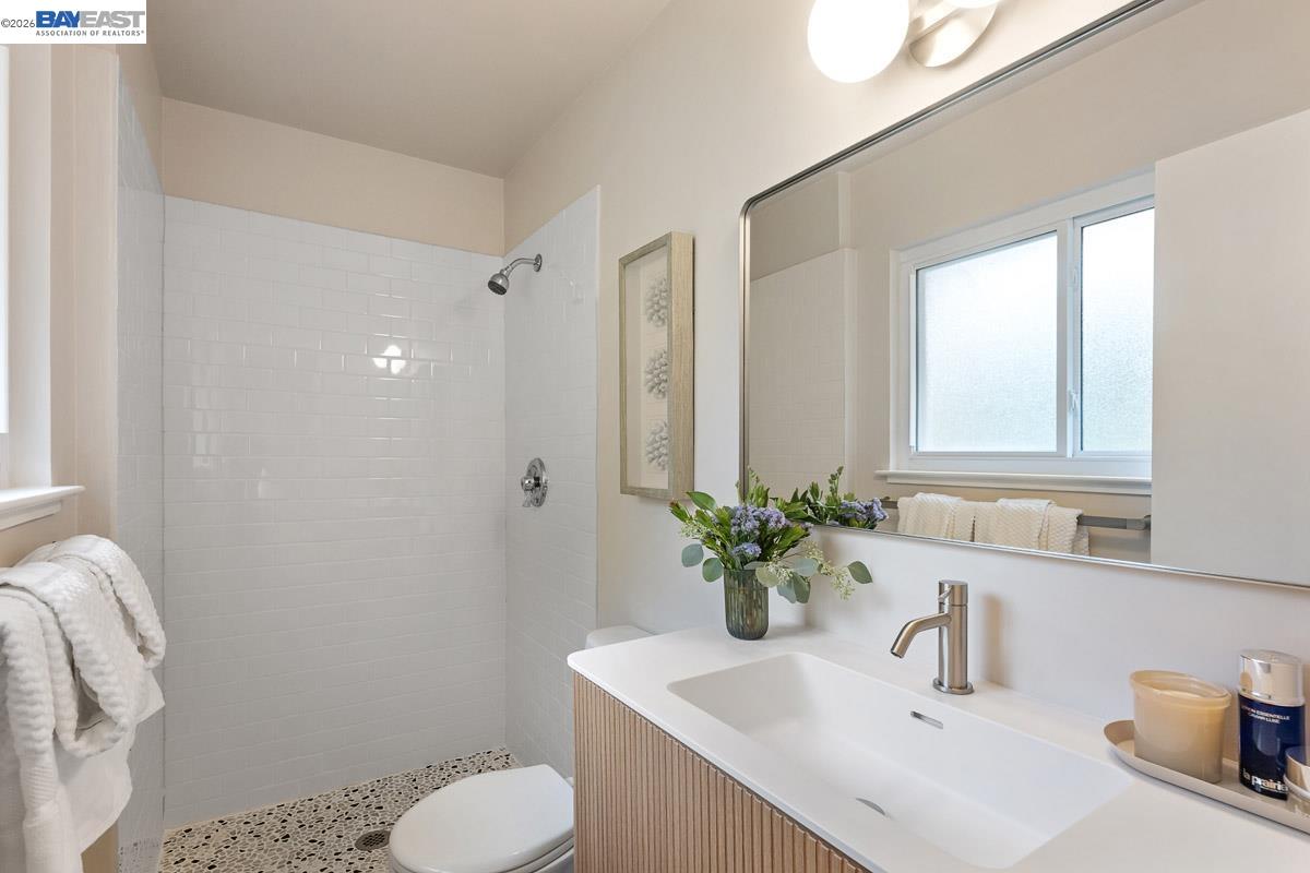 6625 Thornhill Dr, Oakland CA 94611 — photo 18