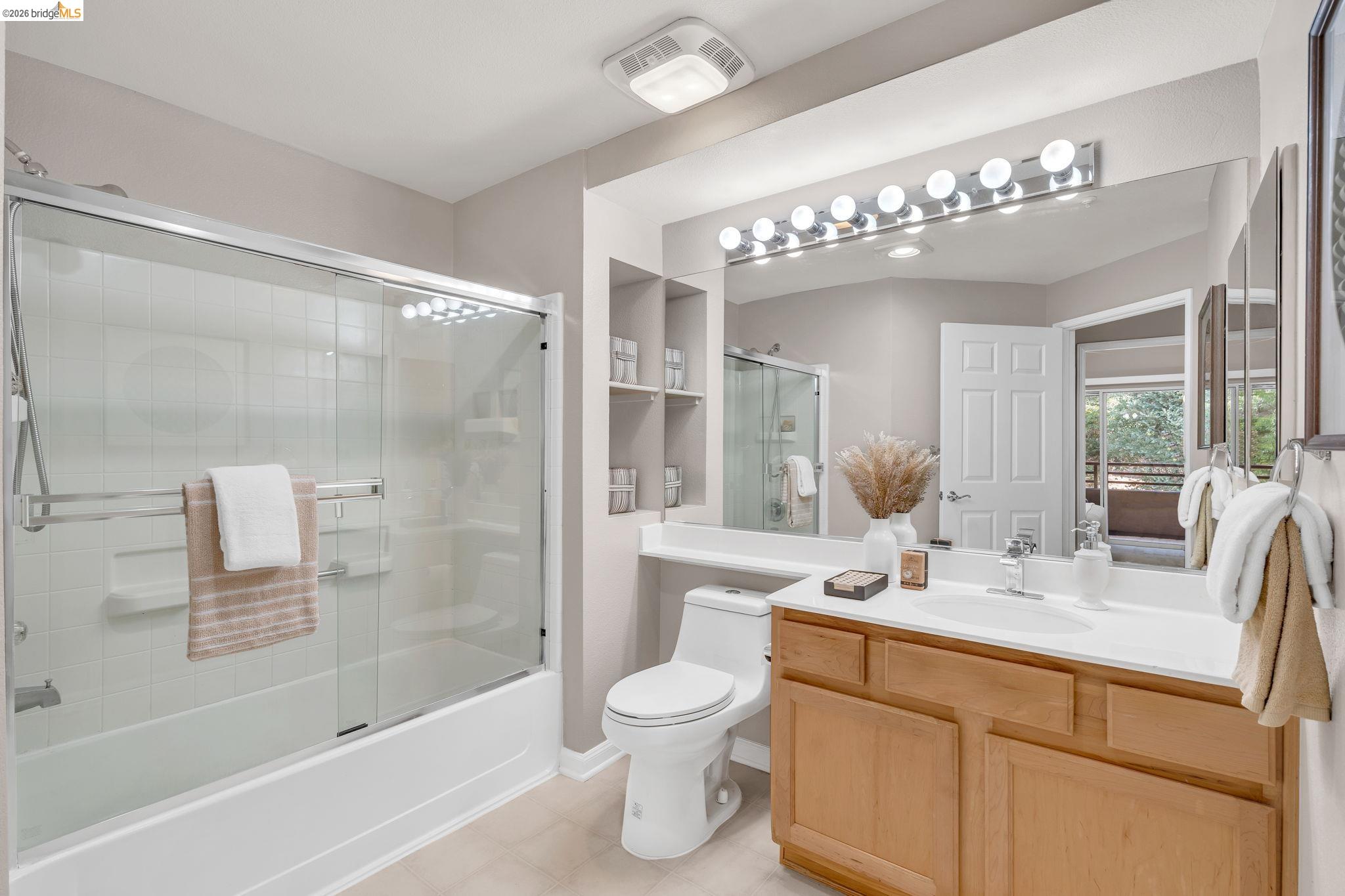 320 Caldecott # 217, Oakland CA 94618 — photo 15