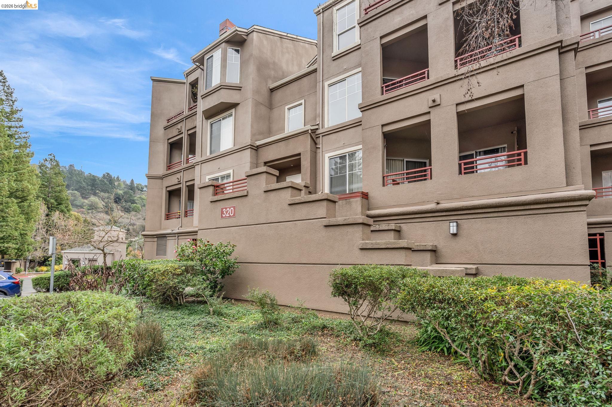 320 Caldecott # 217, Oakland CA 94618 — photo 24