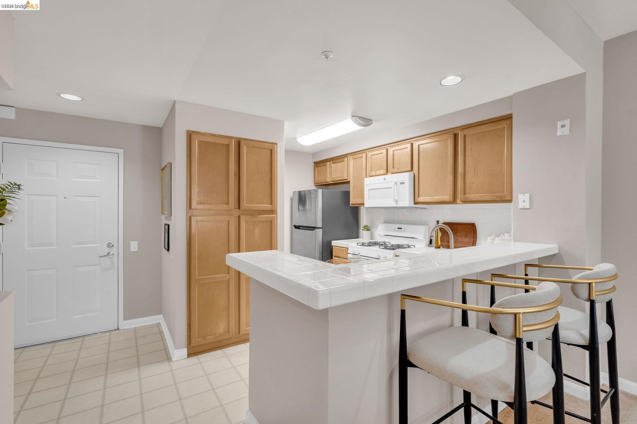 320 Caldecott # 217, Oakland CA 94618 — photo 7