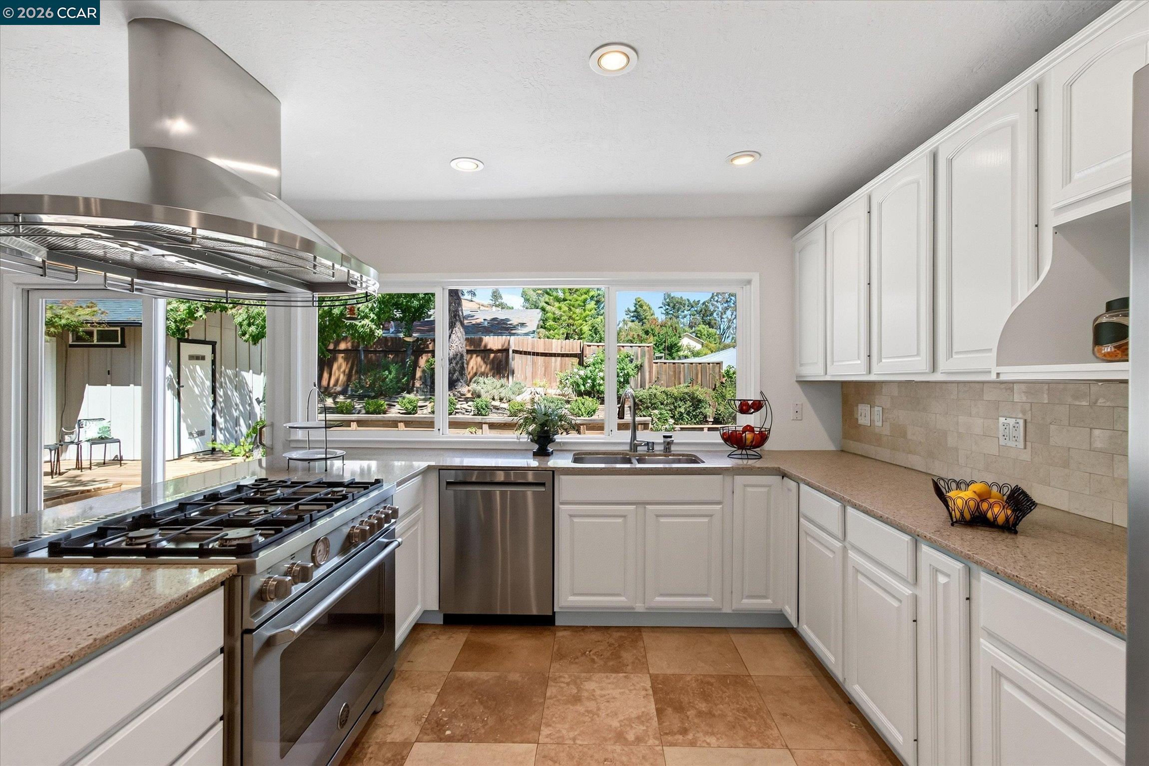 1572 Fieldcrest Dr, Pleasant Hill CA 94523 — photo 11