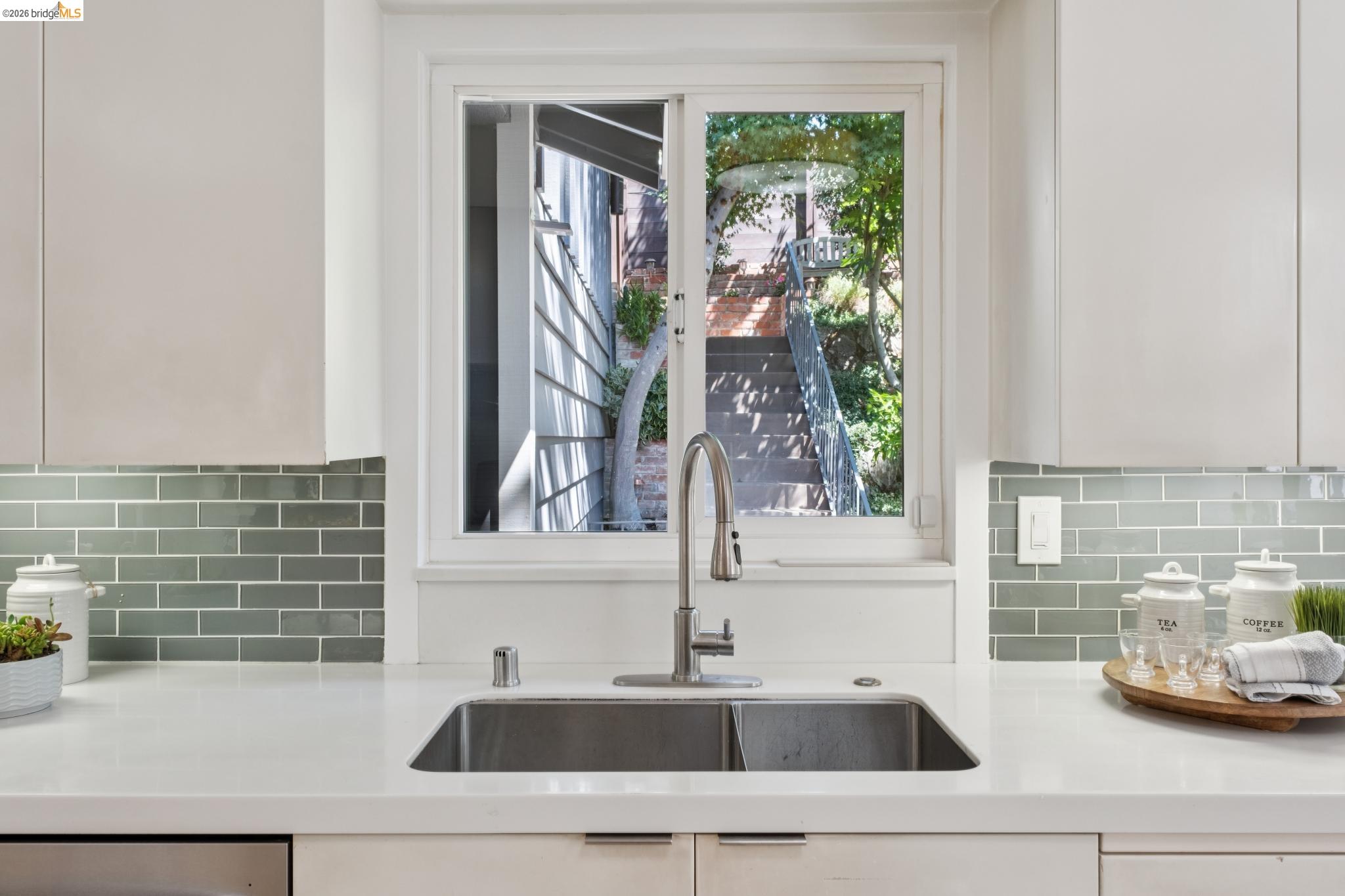 6235 Melville Dr, Oakland CA 94611 — photo 14