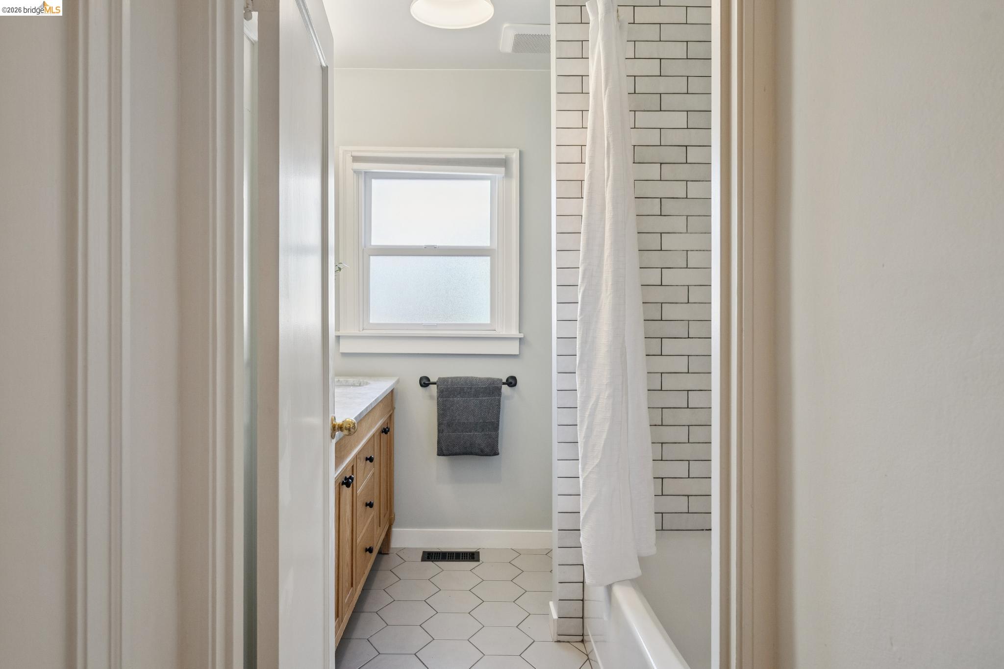 820 Prospect Ave, Oakland CA 94610 — photo 17