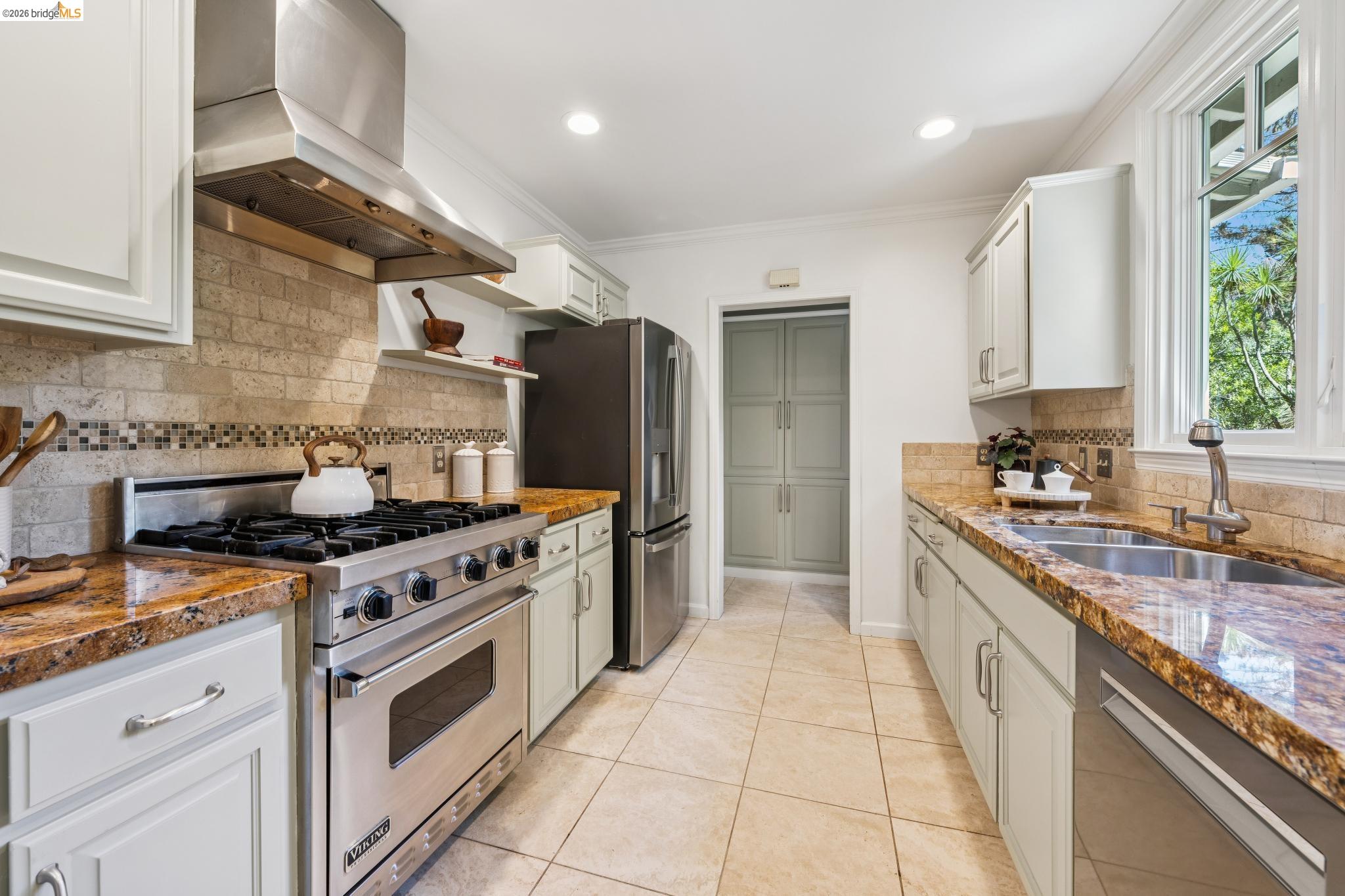 6309 Pinehaven Rd, Oakland CA 94611 — photo 16