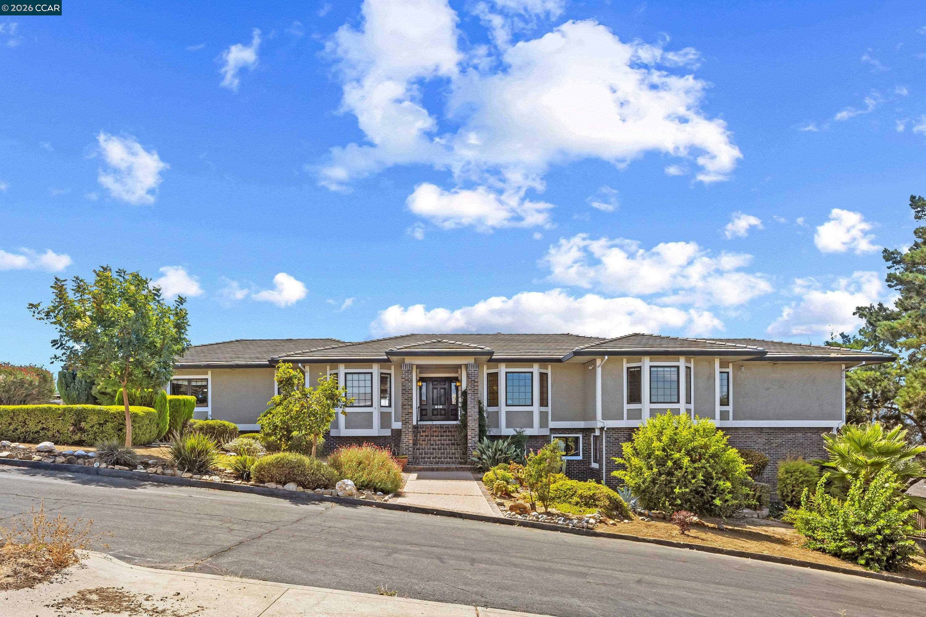 840 Ridge Dr, Concord CA 94518 — photo 3