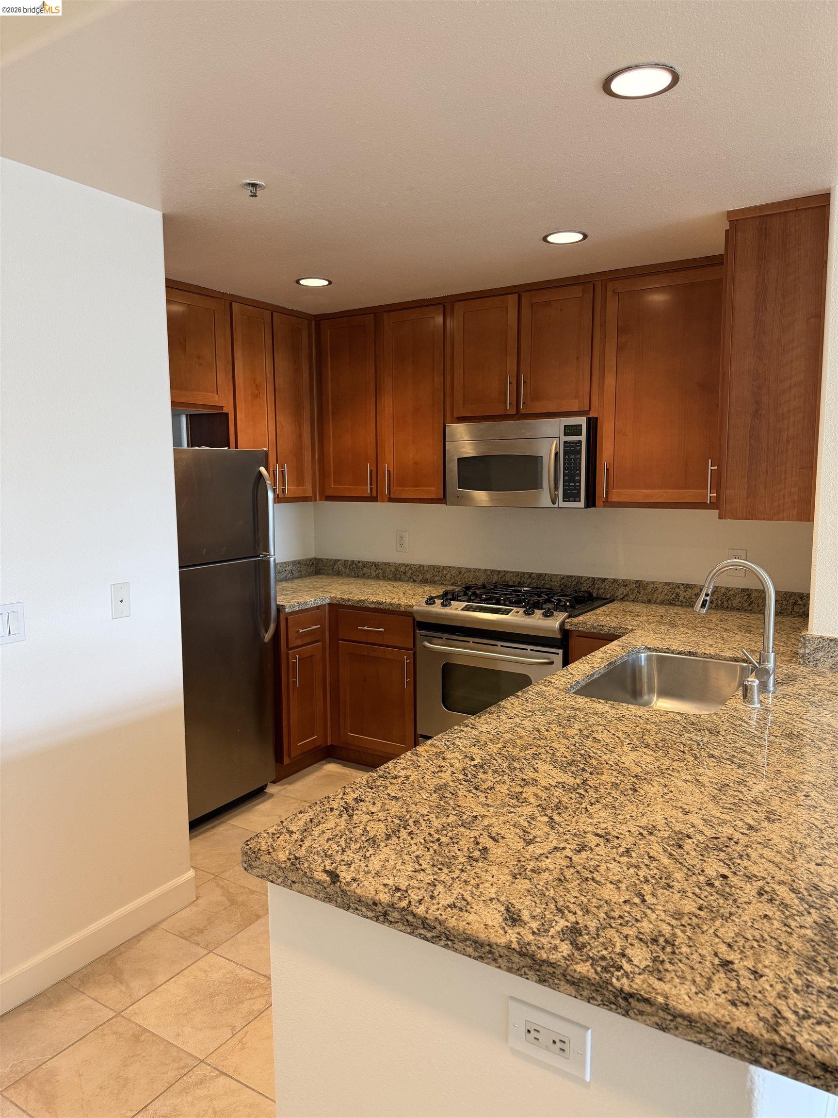 423 7Th St # 607, Oakland CA 94607 — photo 4