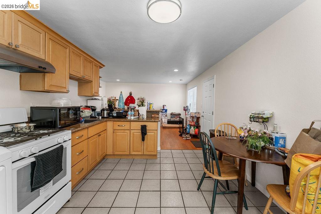 10582 Topanga Dr, Oakland CA 94603 — photo 22