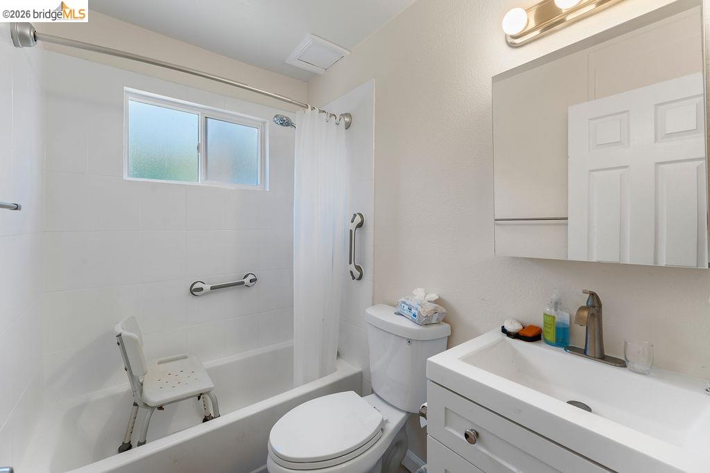 10582 Topanga Dr, Oakland CA 94603 — photo 28