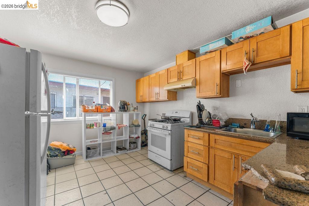 10582 Topanga Dr, Oakland CA 94603 — photo 38