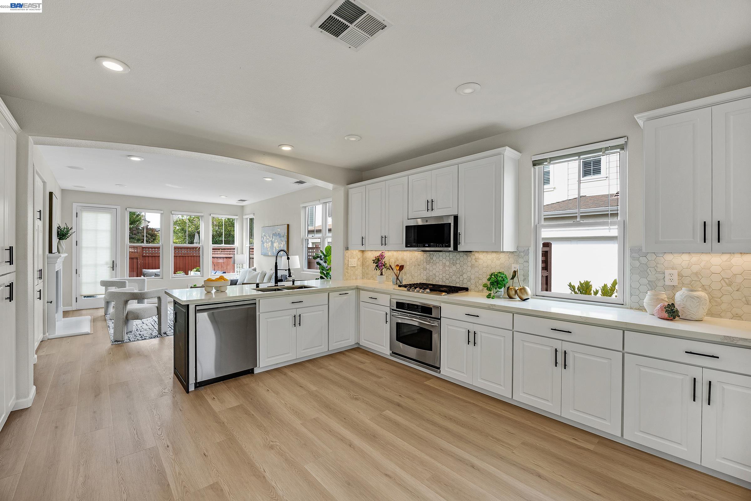 380 Tucker Ave, Alameda CA 94501 — photo 17