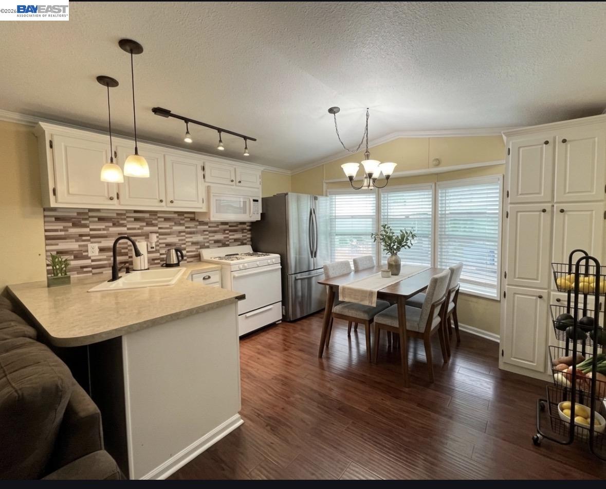 747 Lewelling Blvd SPC 50, San Leandro CA 94579 — photo 2