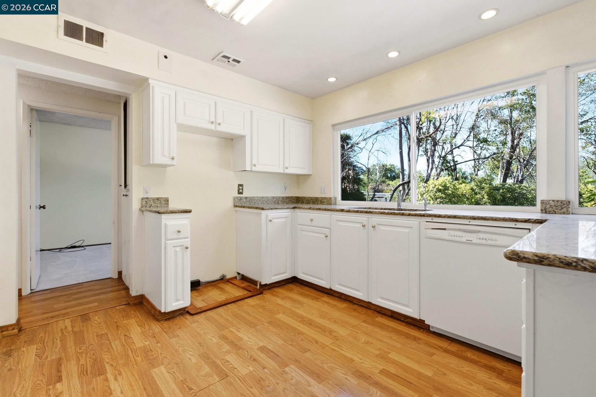 907 Lyon Ct, Concord CA 94518 — photo 7