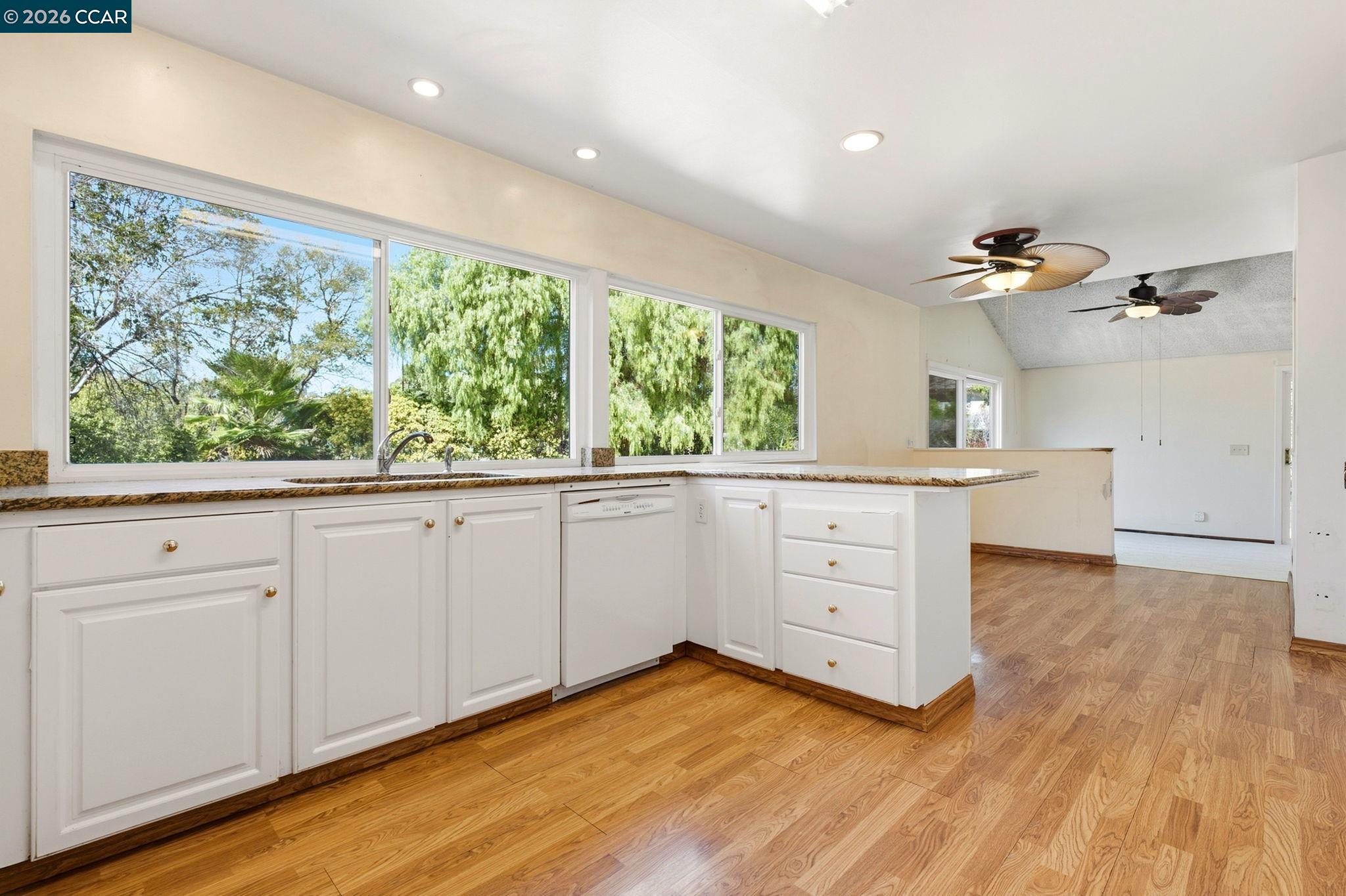 907 Lyon Ct, Concord CA 94518 — photo 8