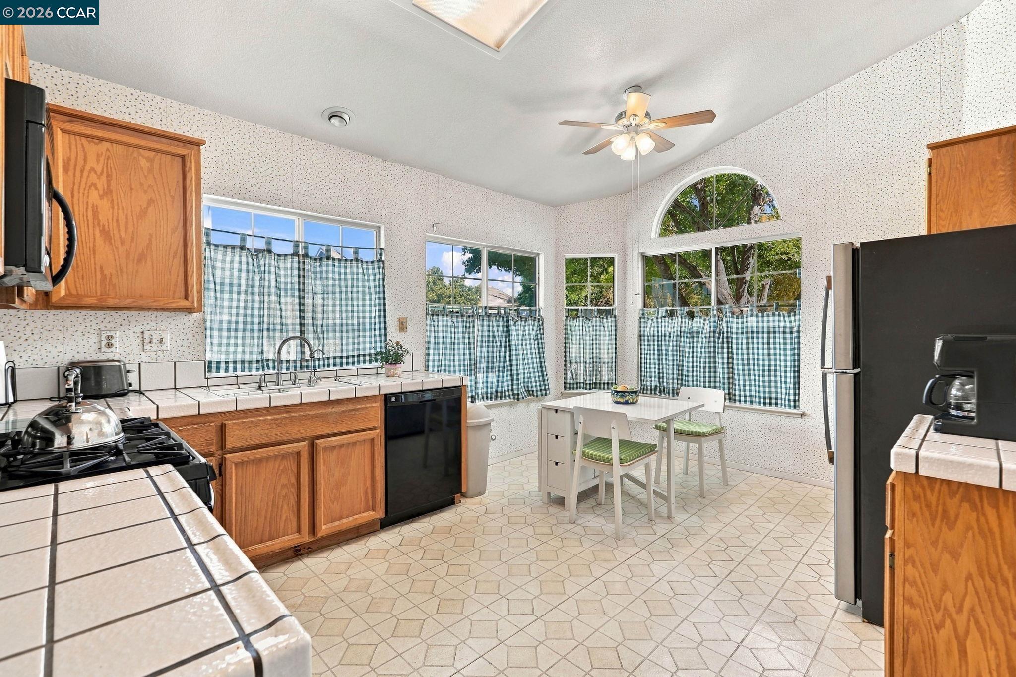 330 Aguilar Pl, Pittsburg CA 94565 — photo 12