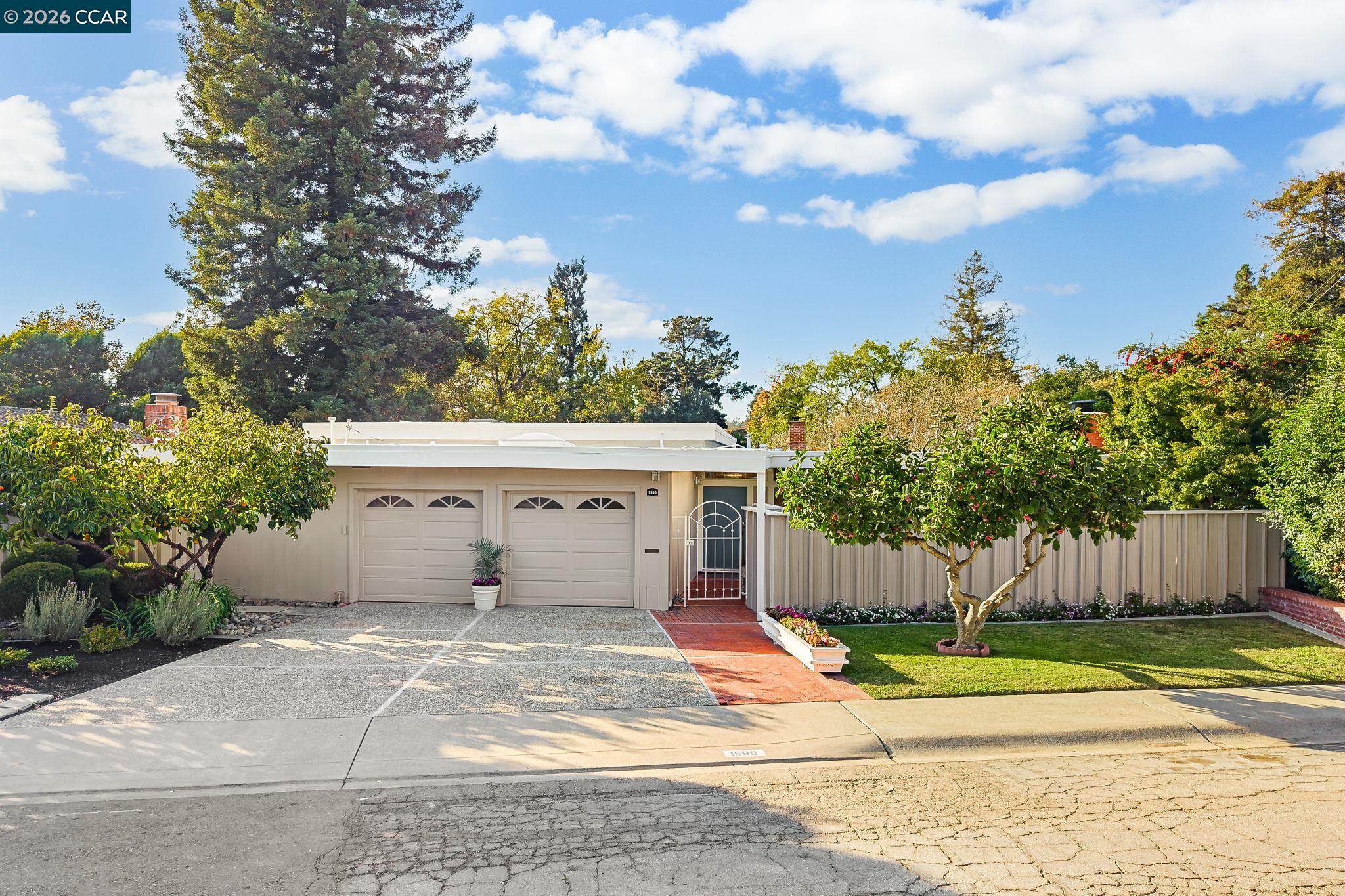 1590 Daniels Dr