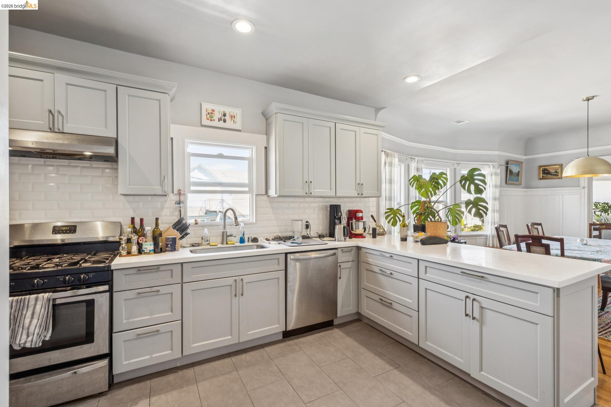 5401 Genoa, Oakland CA 94611 — photo 17