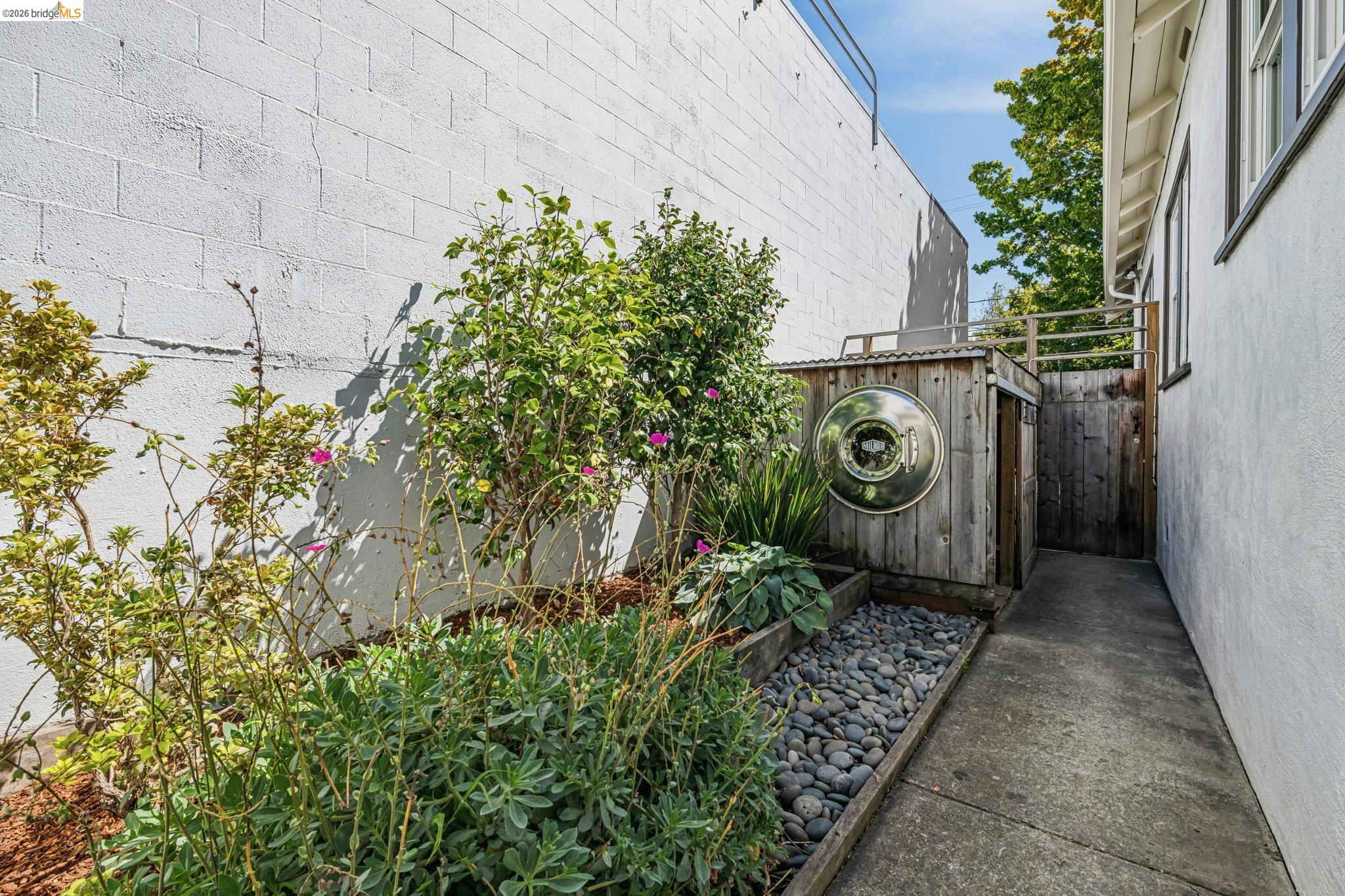937 Grayson St, Berkeley CA 94710 — photo 35