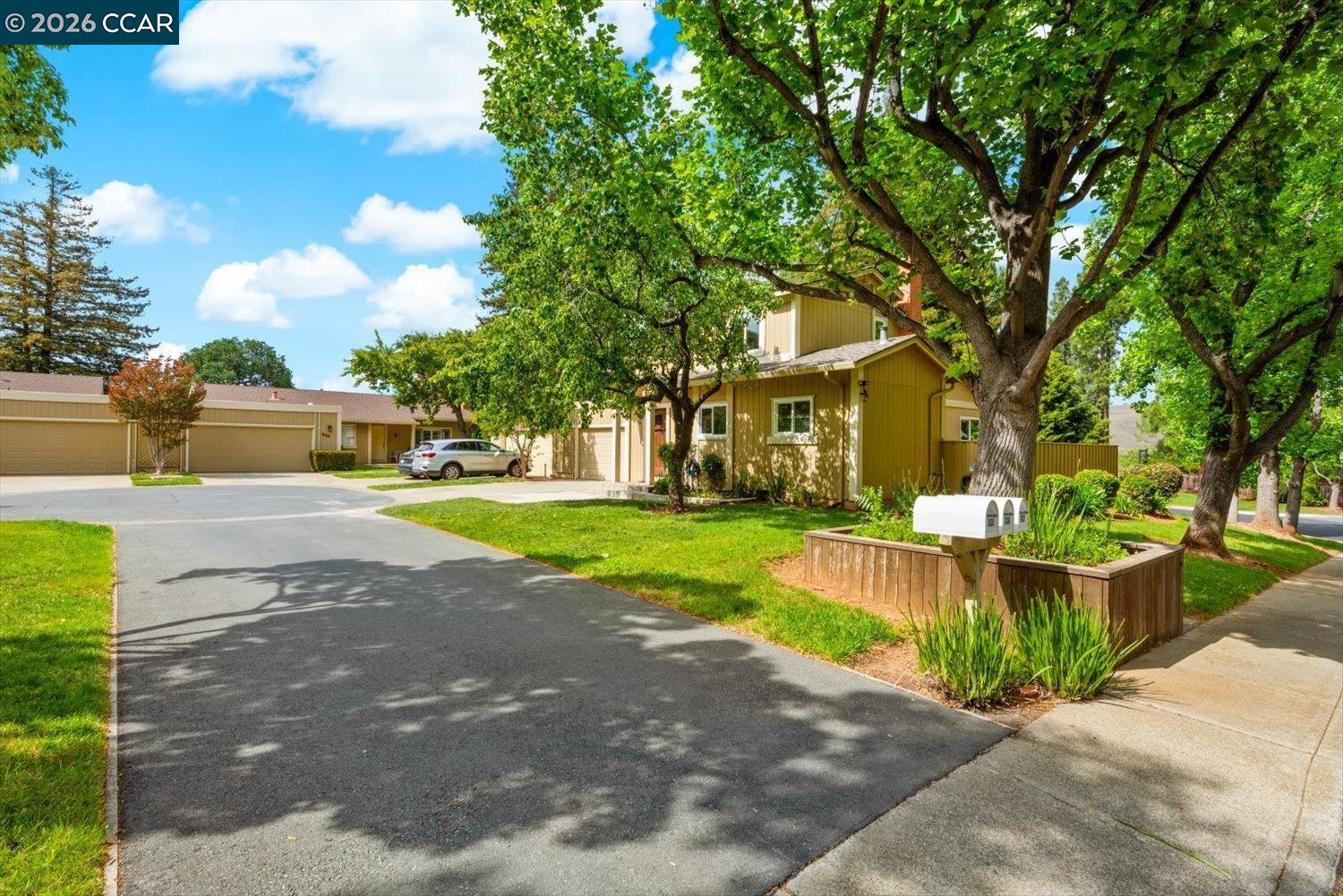 599 Mt Dell Dr, Clayton CA 94517 — photo 4