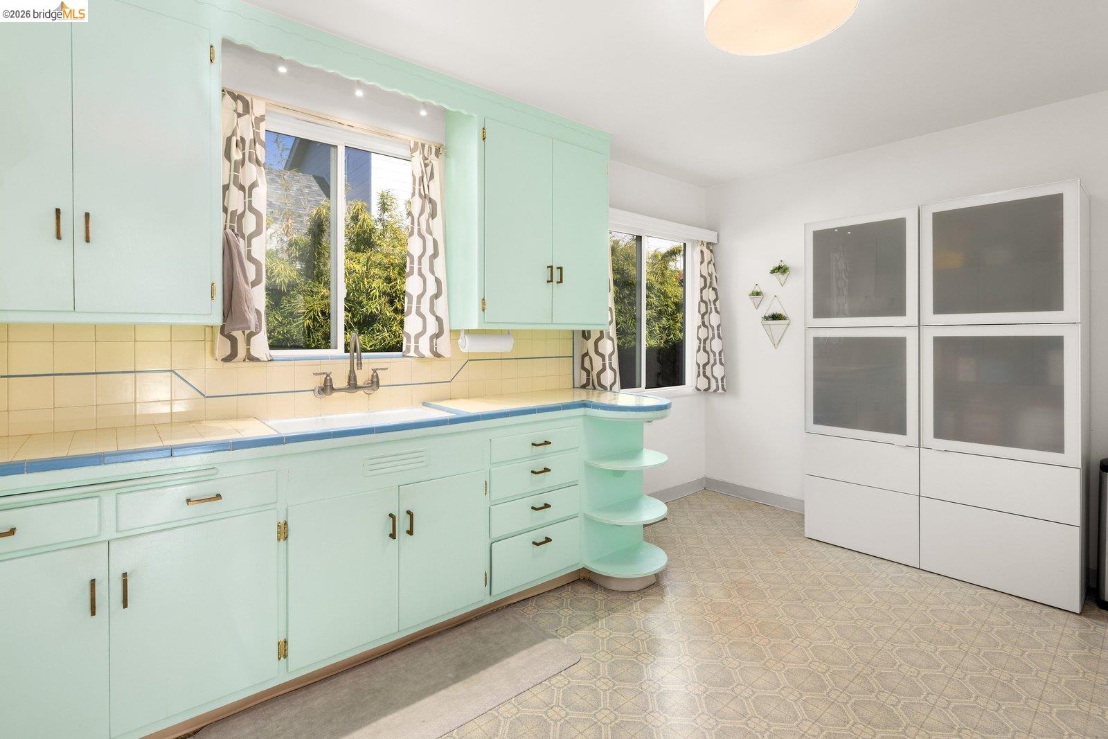 7542 Valentine St, Oakland CA 94605 — photo 12