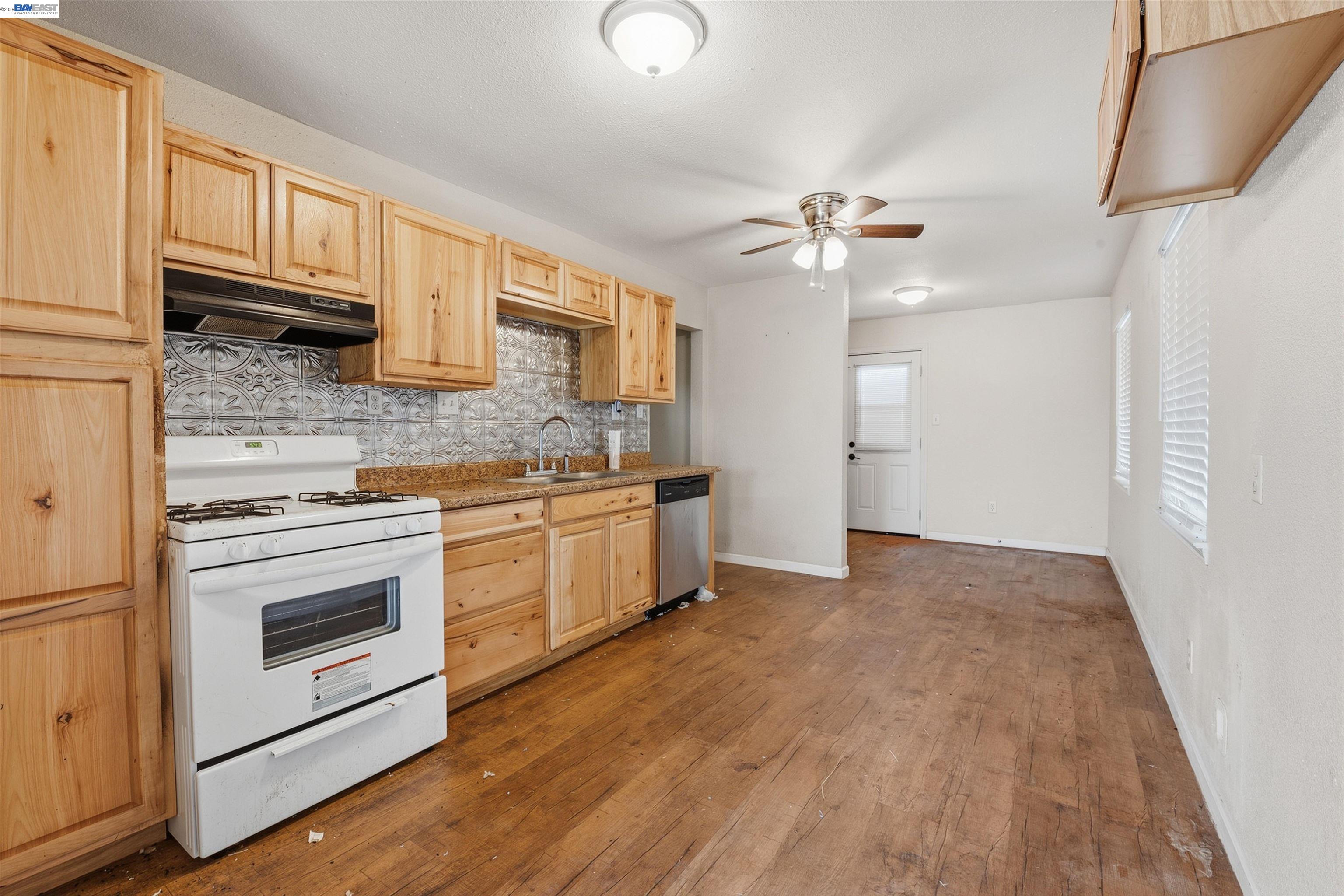1223 W Santa Fe Ave, Merced CA 95340 — photo 4