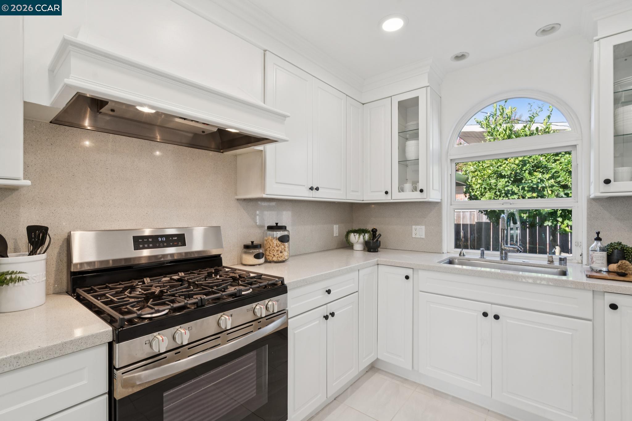 939 Mountain View Dr, Lafayette CA 94549 — photo 9