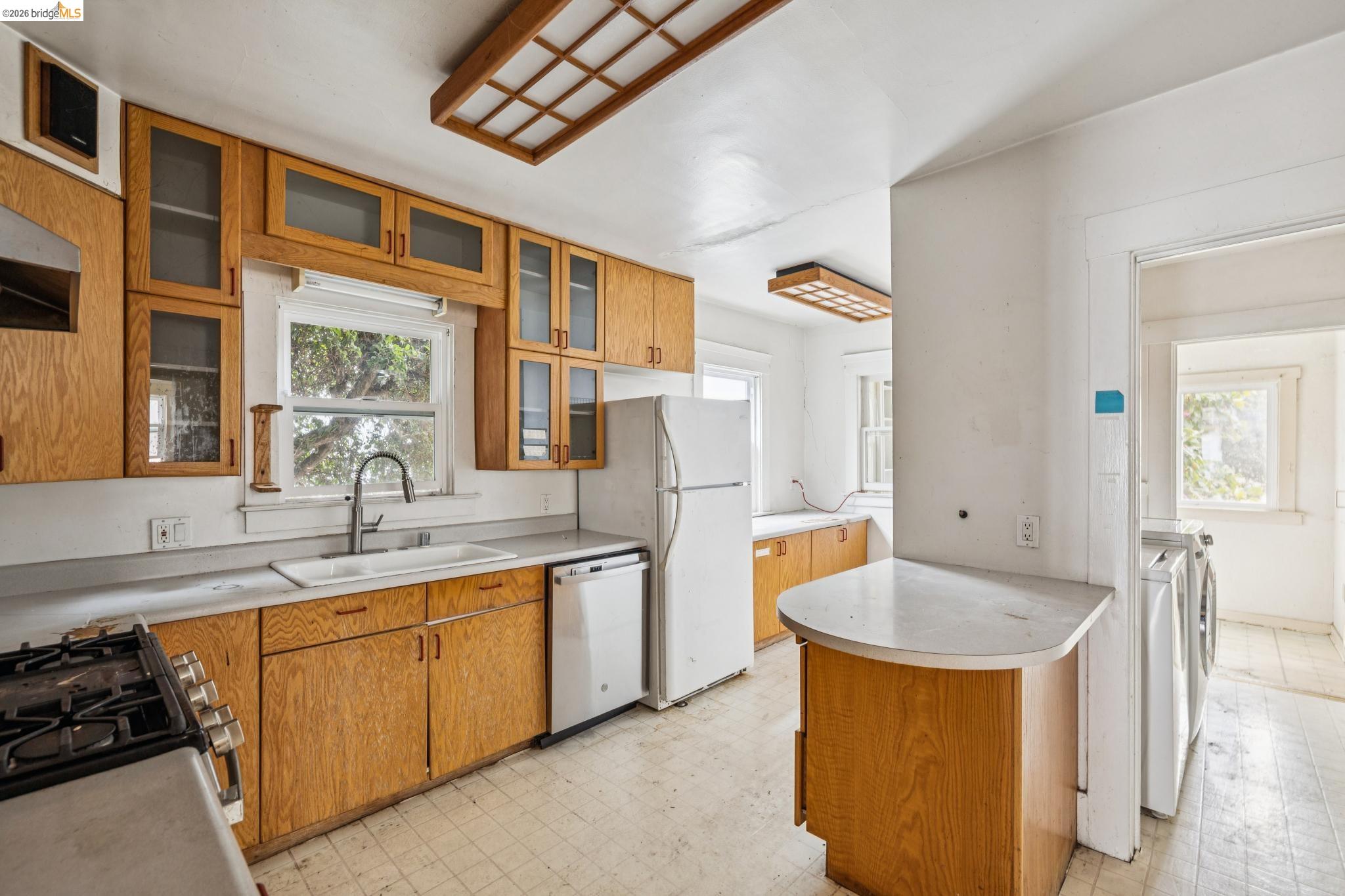 5621 Roberts Ave, Oakland, CA 94605 photo 5