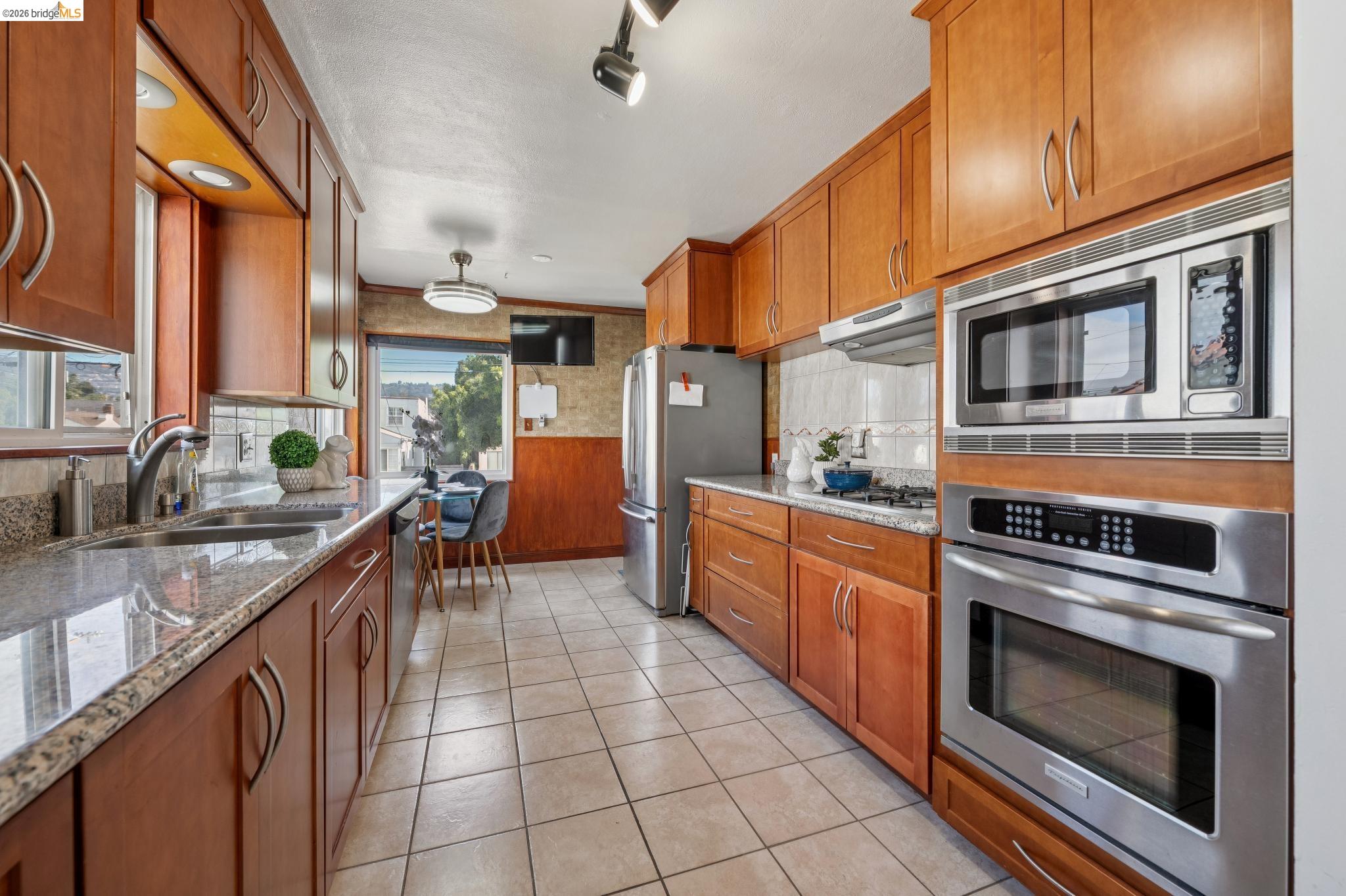 5709 Walnut Street, Oakland CA 94605 — photo 5