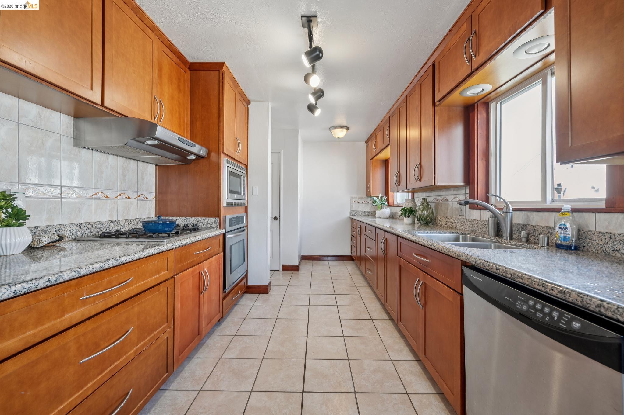 5709 Walnut Street, Oakland CA 94605 — photo 7