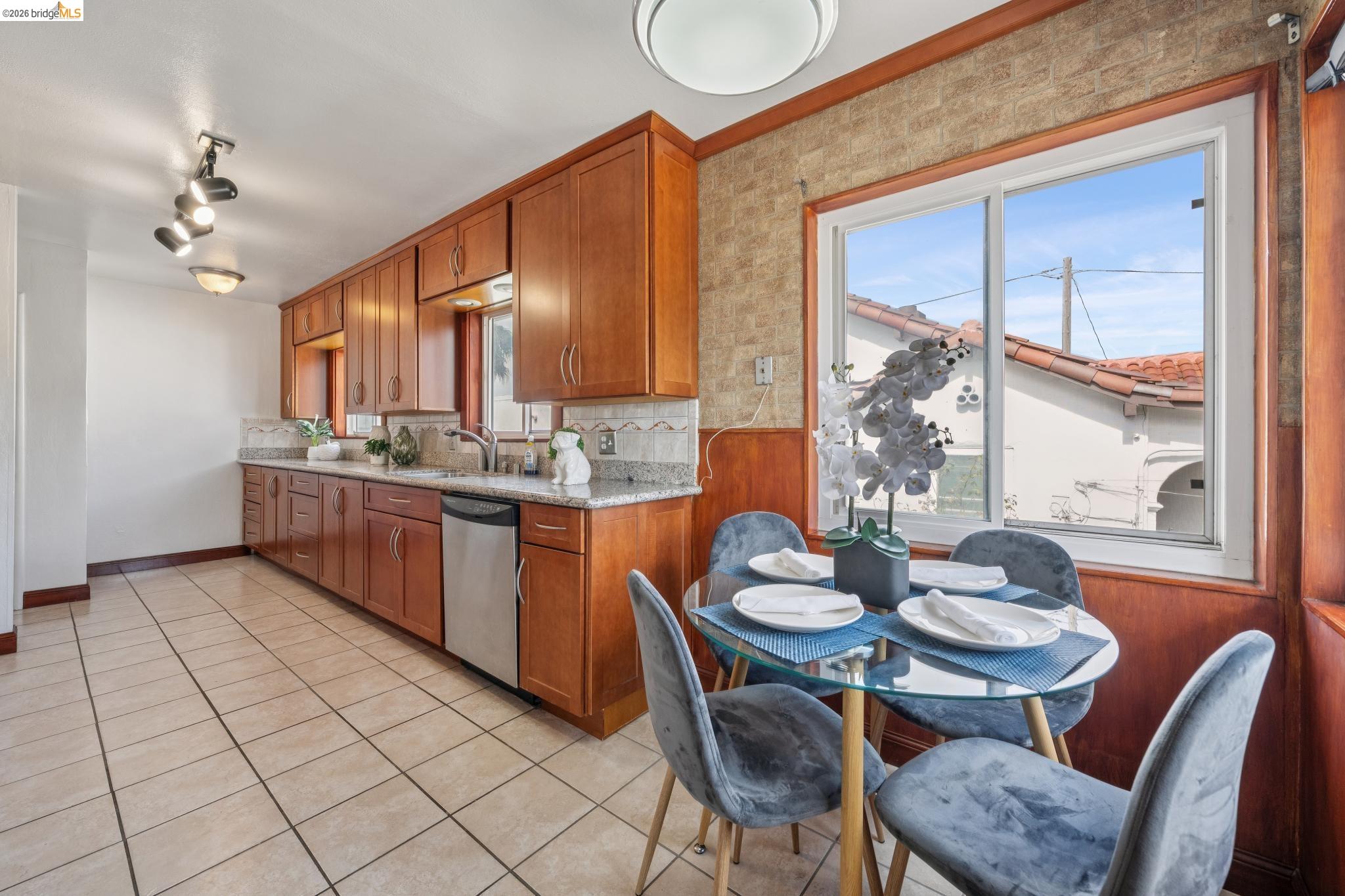 5709 Walnut Street, Oakland CA 94605 — photo 8