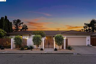 10592 Englewood Dr, Oakland — 1