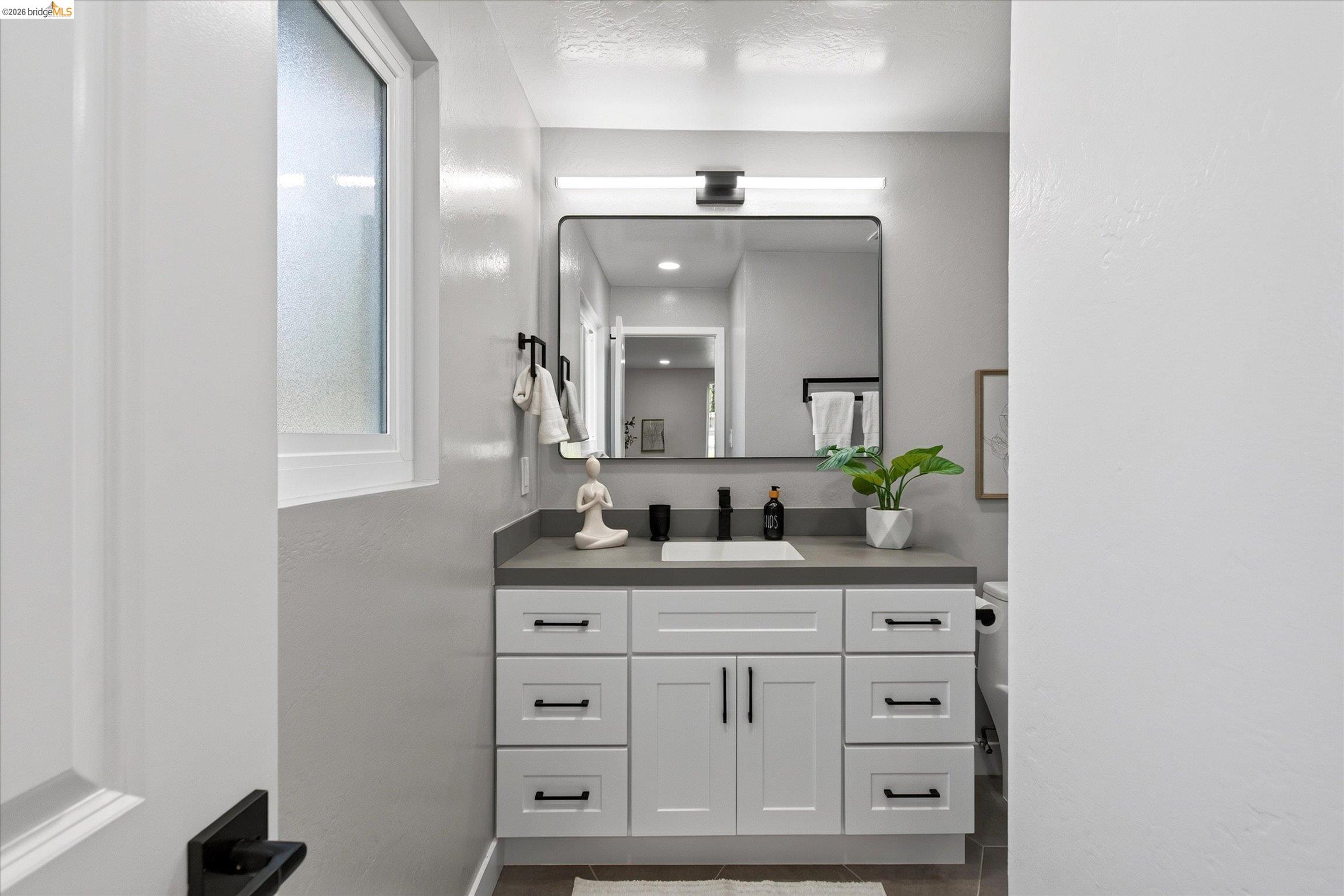 7924 Greenly Dr, Oakland CA 94605 — photo 11