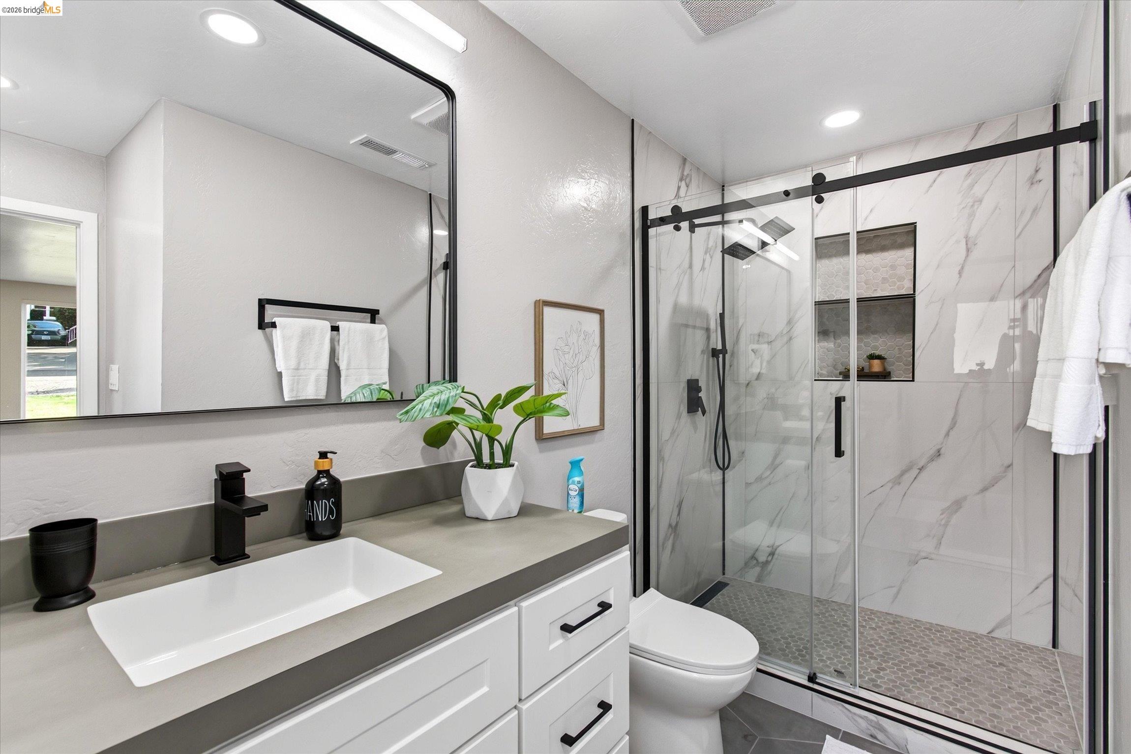 7924 Greenly Dr, Oakland CA 94605 — photo 12