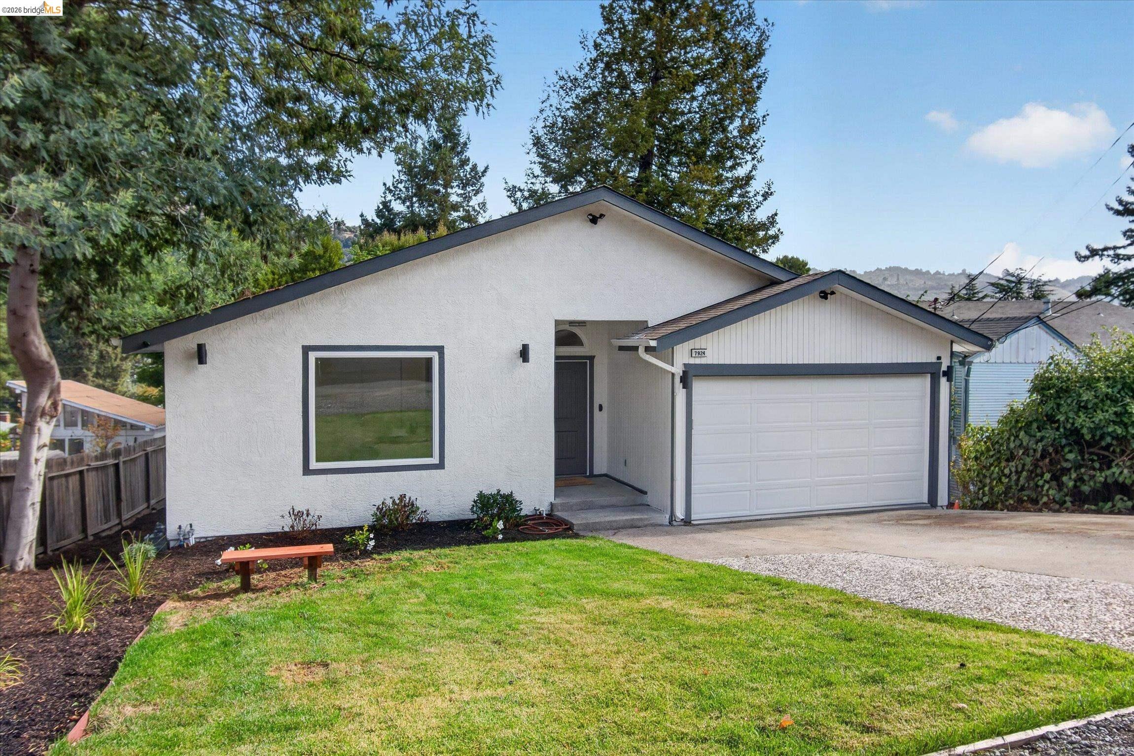 7924 Greenly Dr, Oakland CA 94605 — photo 3