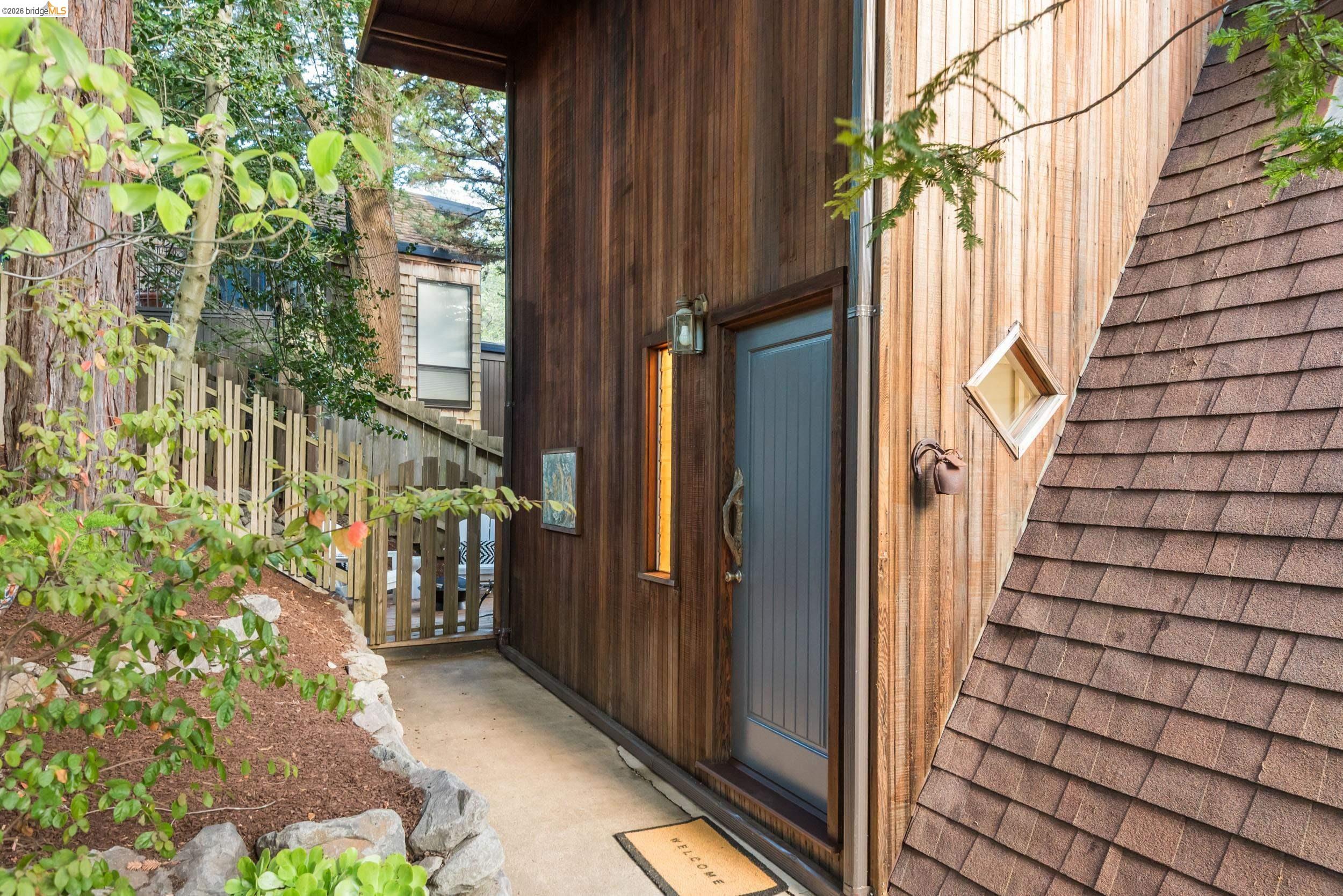 6760 Moore Dr, Oakland CA 94611 — photo 5