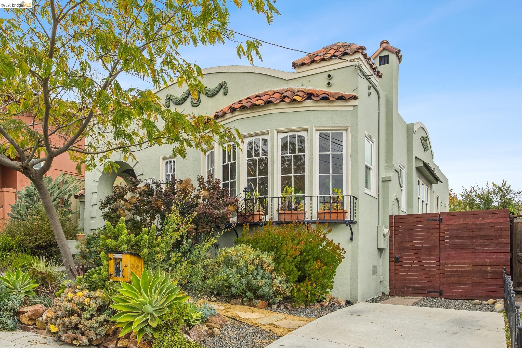 5366 Walnut, Oakland CA 94619 — photo 2