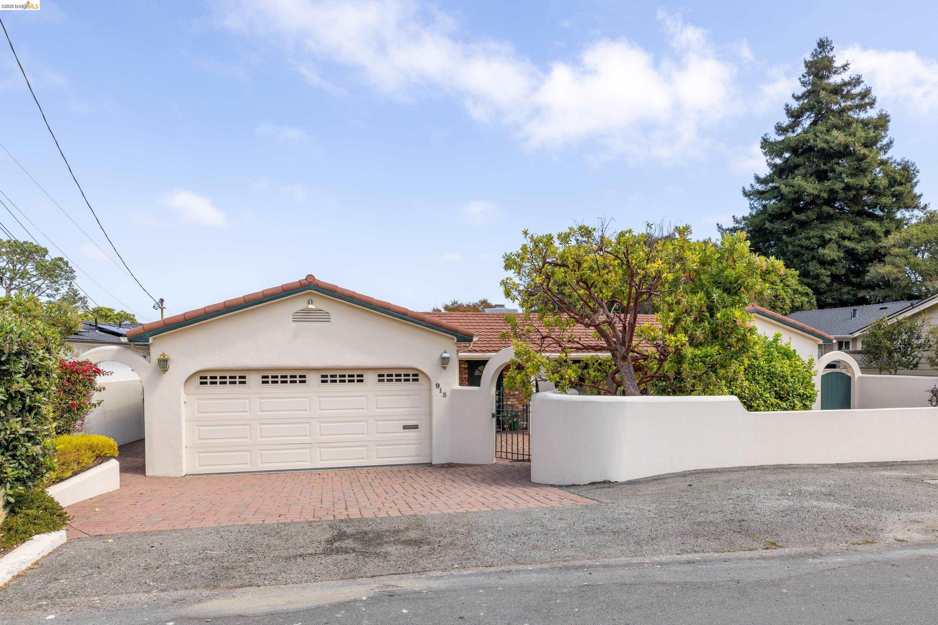 913 Monterey Cir, Monterey CA 93940