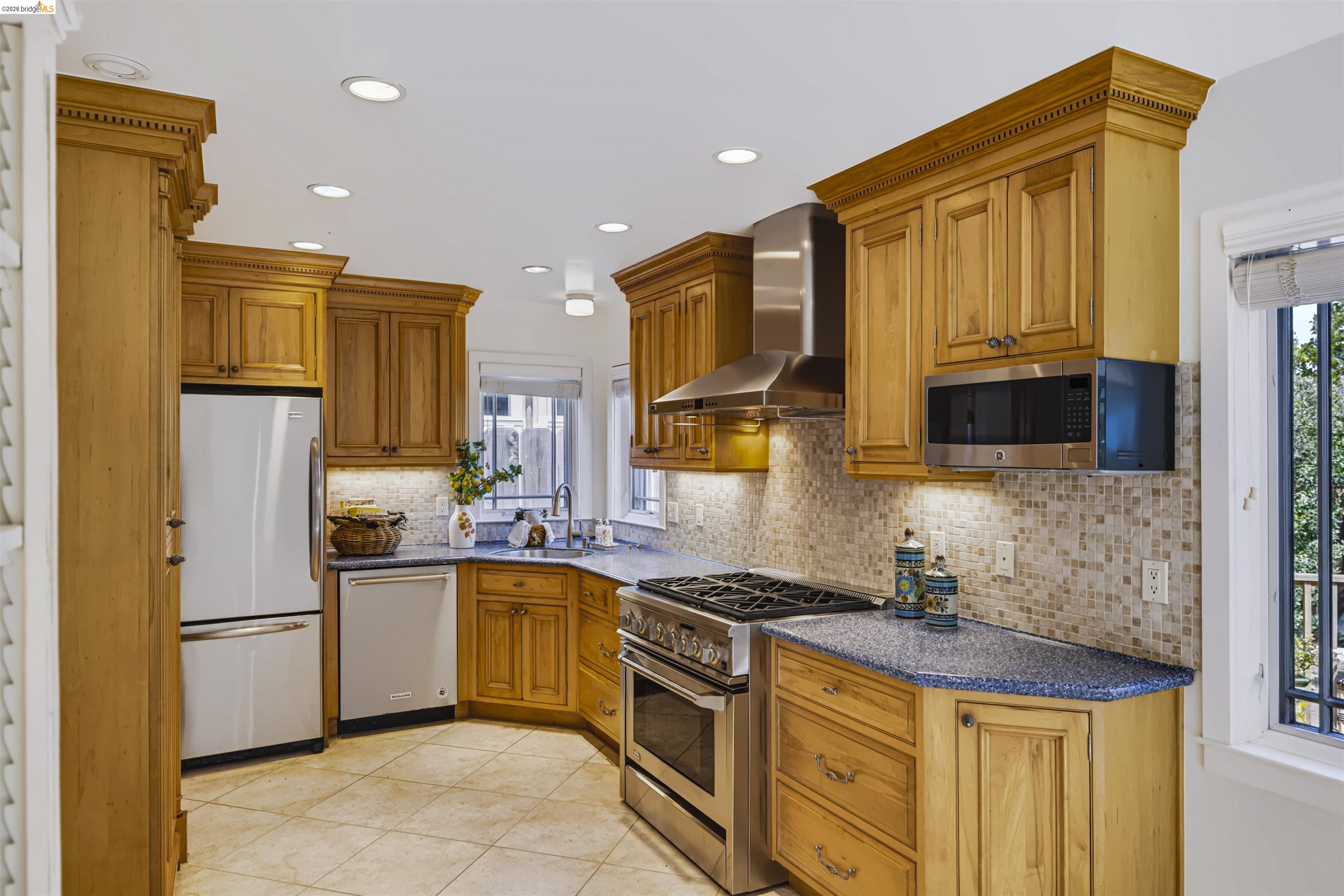 913 Monterey Cir, Monterey CA 93940 — photo 14