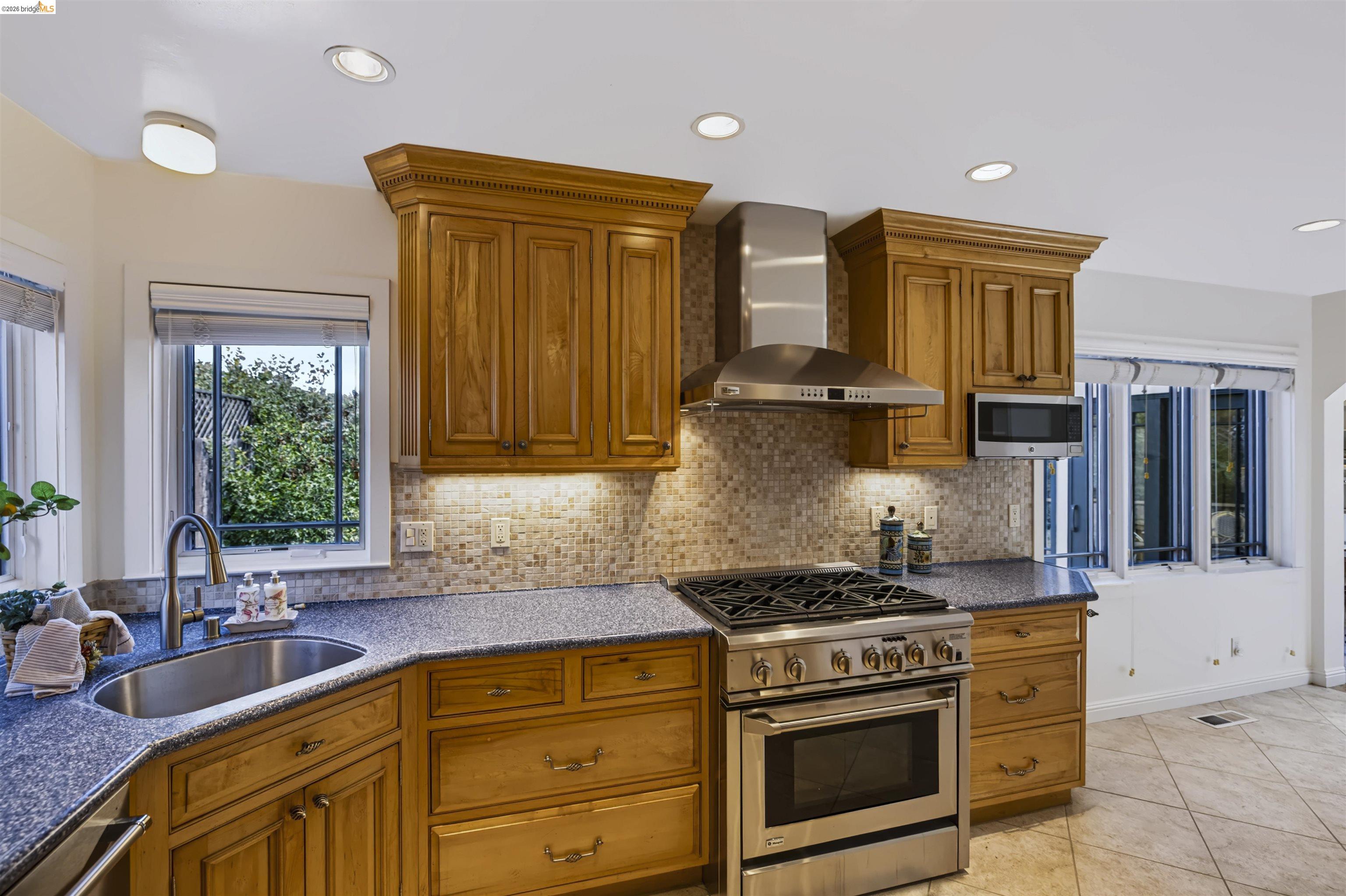913 Monterey Cir, Monterey CA 93940 — photo 17