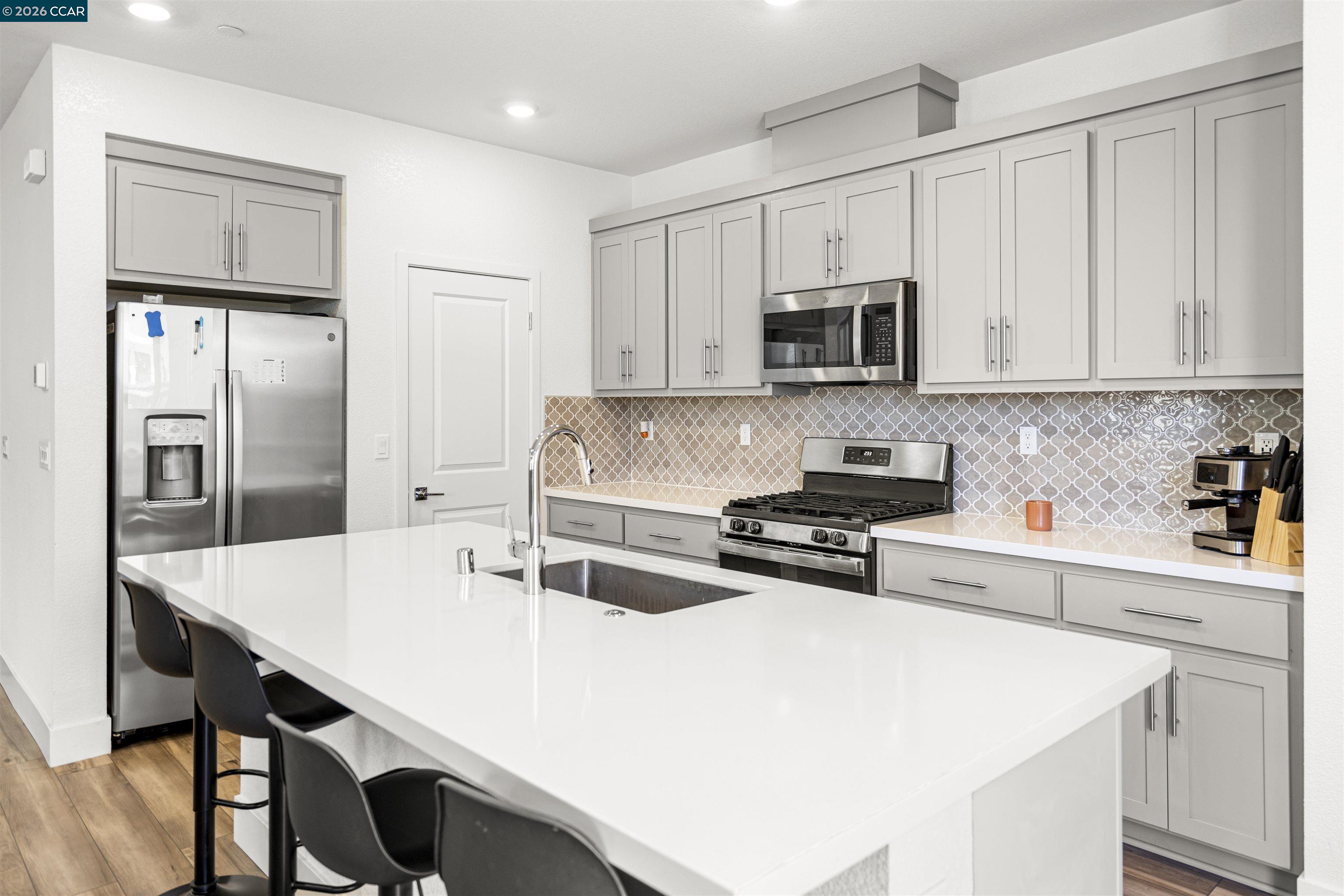 2214 Daimler St, Lathrop CA 95330 — photo 8