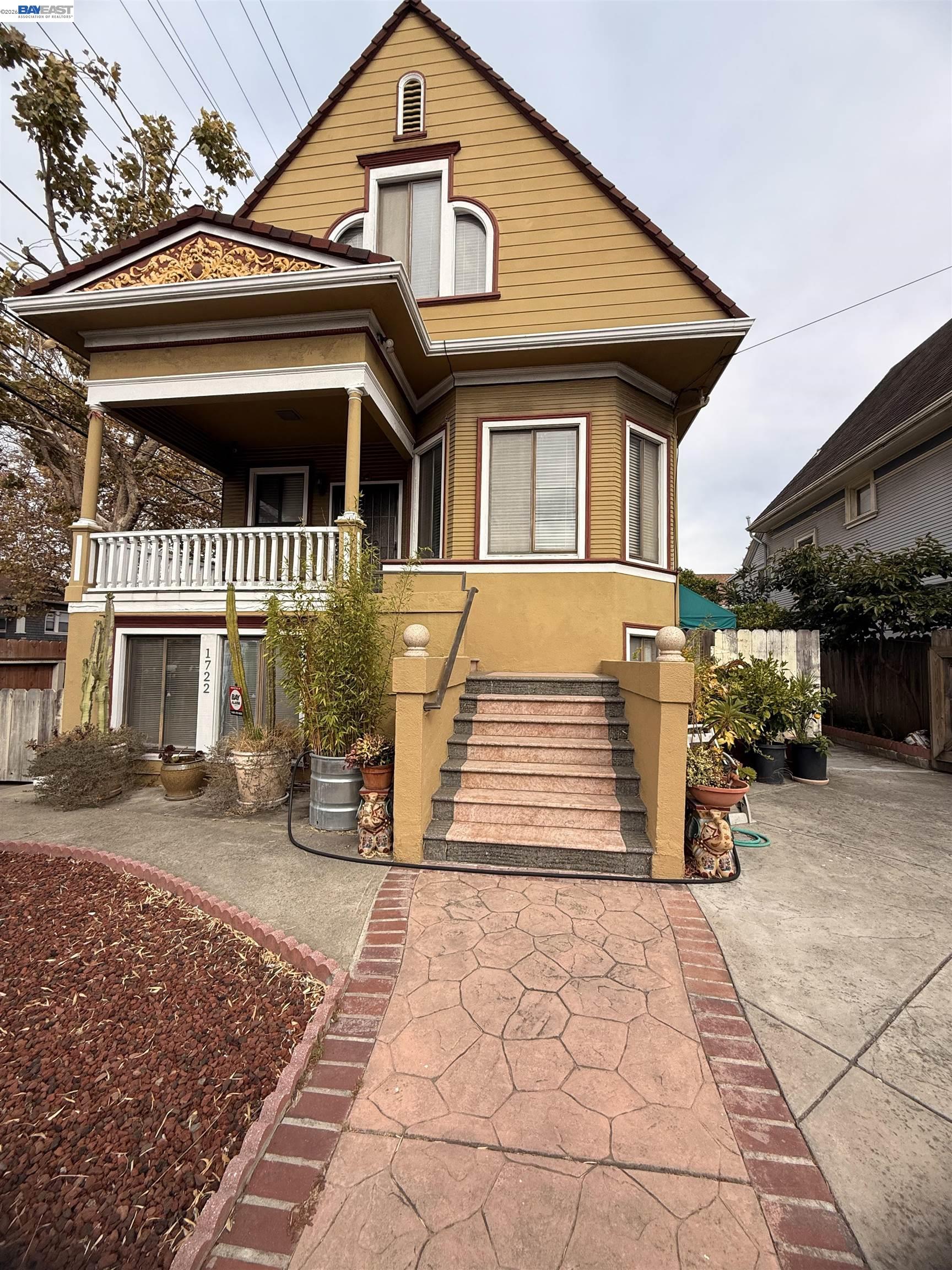 1722 Bay