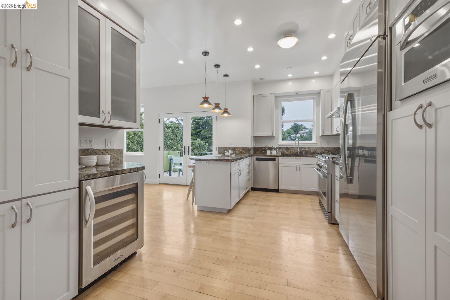6375 Longcroft Dr, Oakland CA 94611 — photo 12