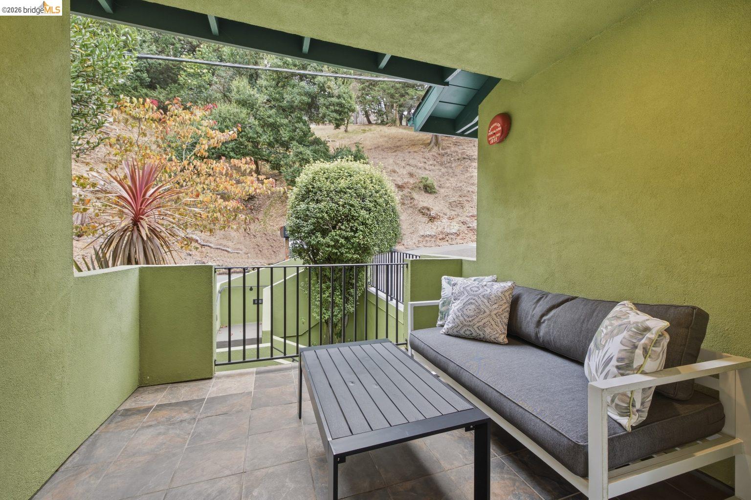 6375 Longcroft Dr, Oakland CA 94611 — photo 33