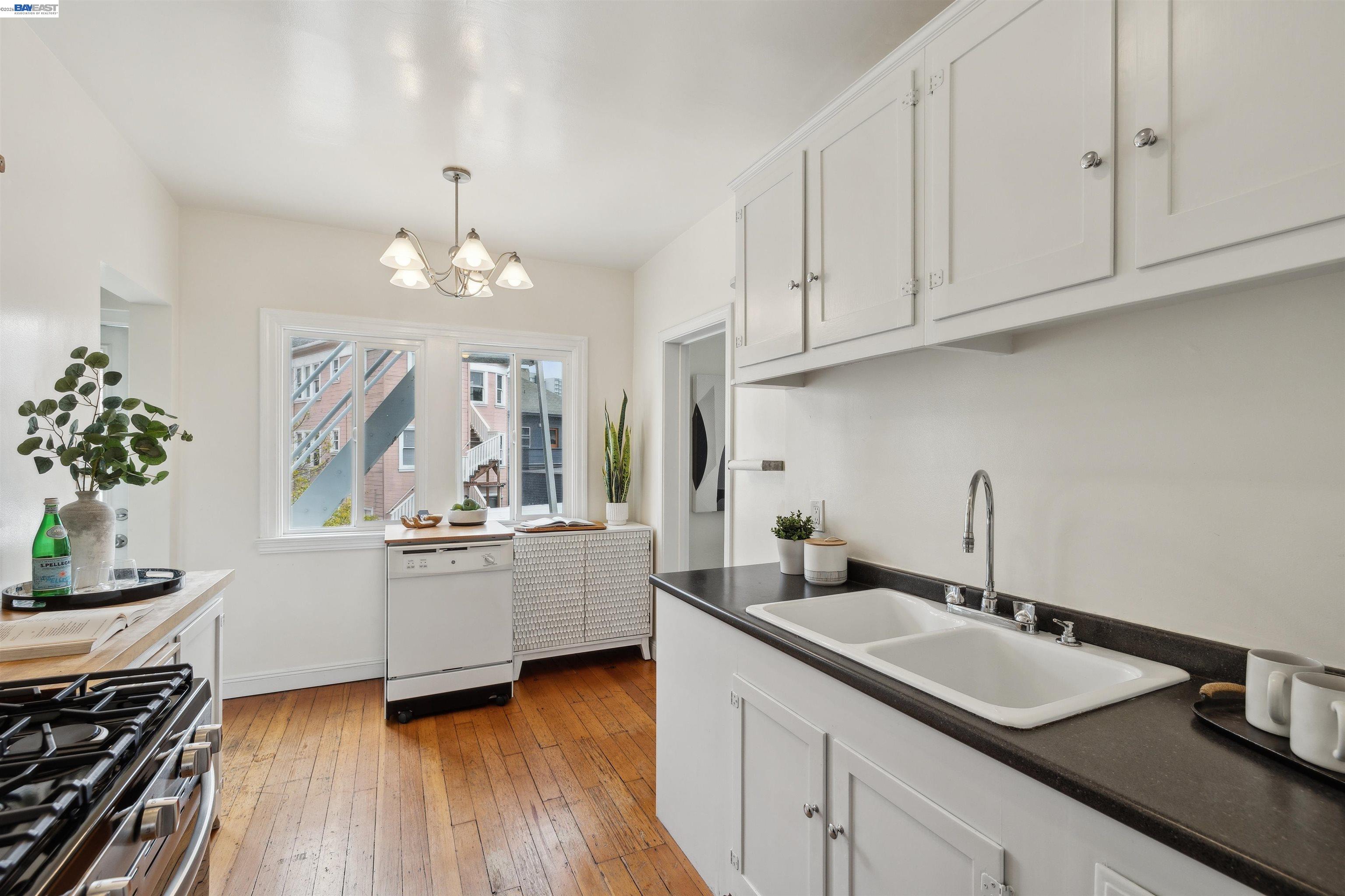 1438 Lakeshore Ave # 6, Oakland CA 94606 — photo 6